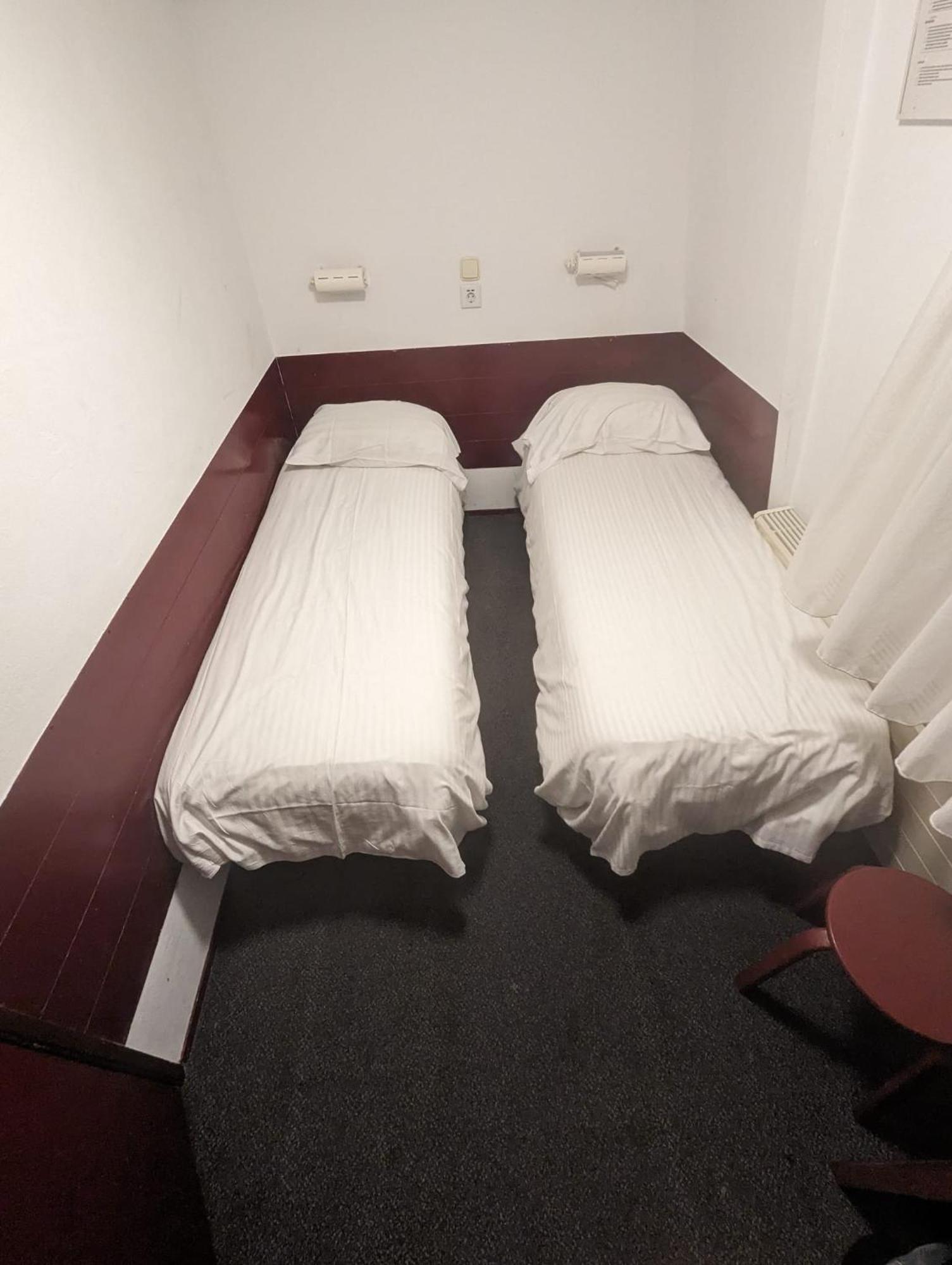 Standard Twin Room with Shared Bathroom,1516403998:JPEG