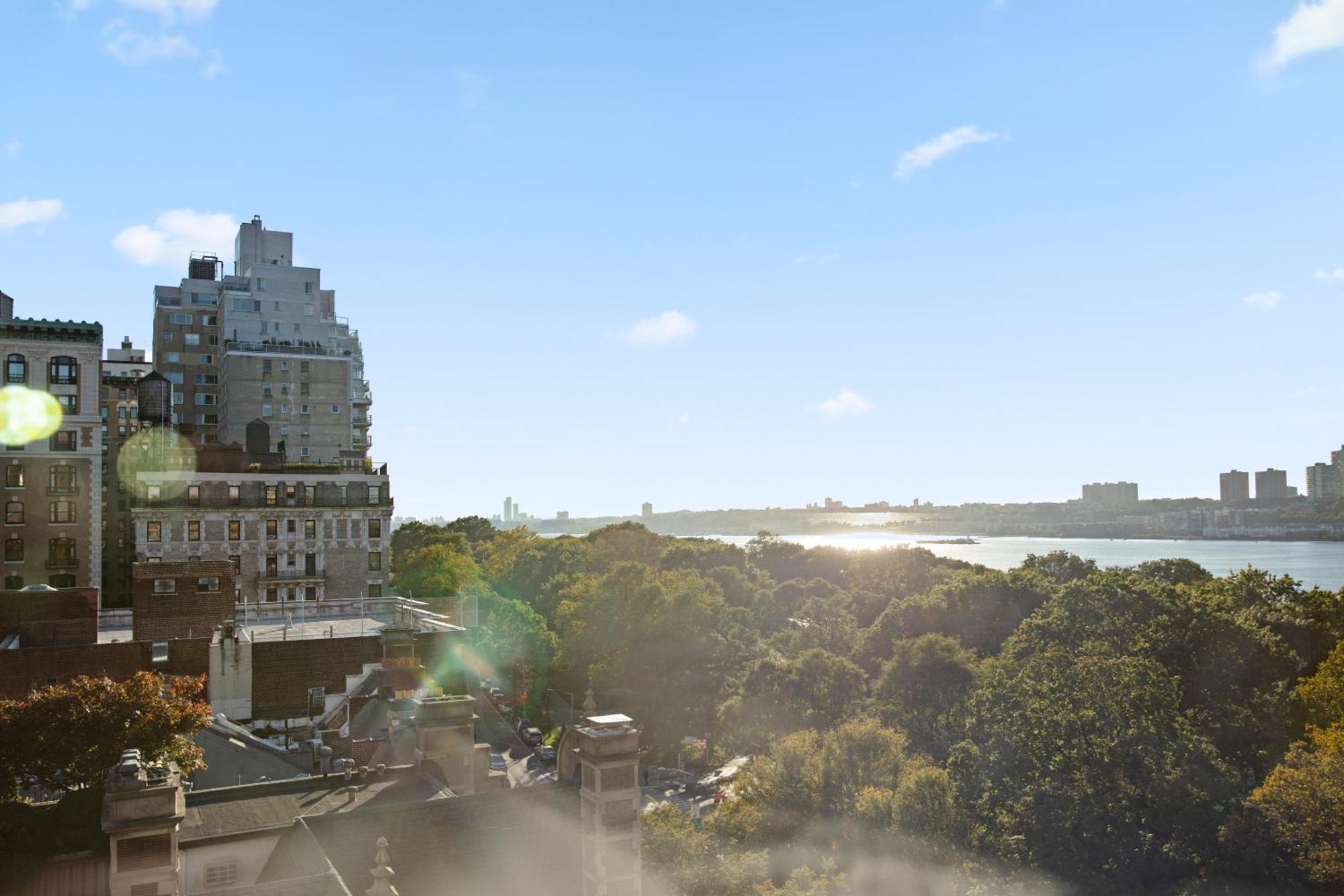 River View Queen