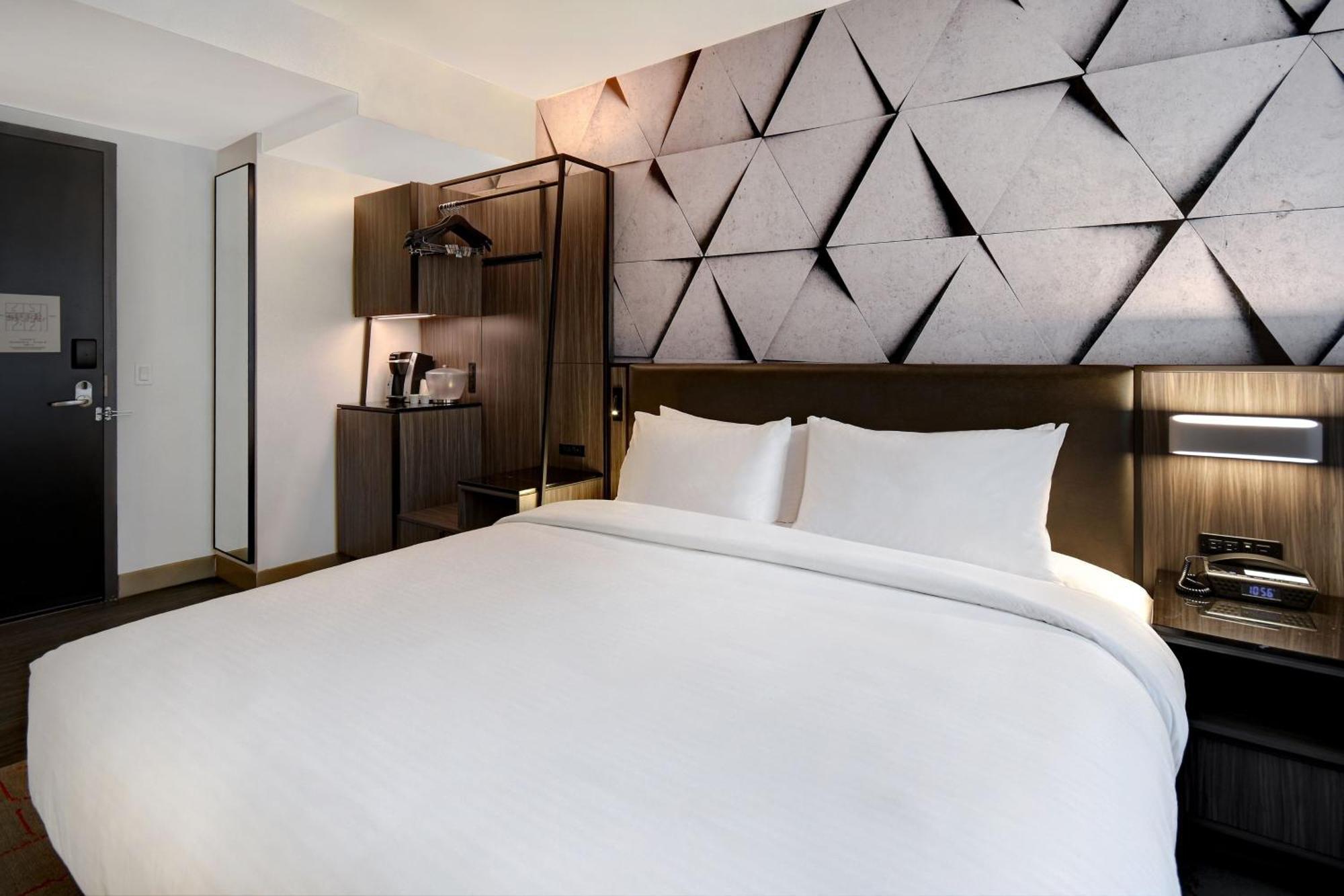 Superior King Room,1526682445:JPEG