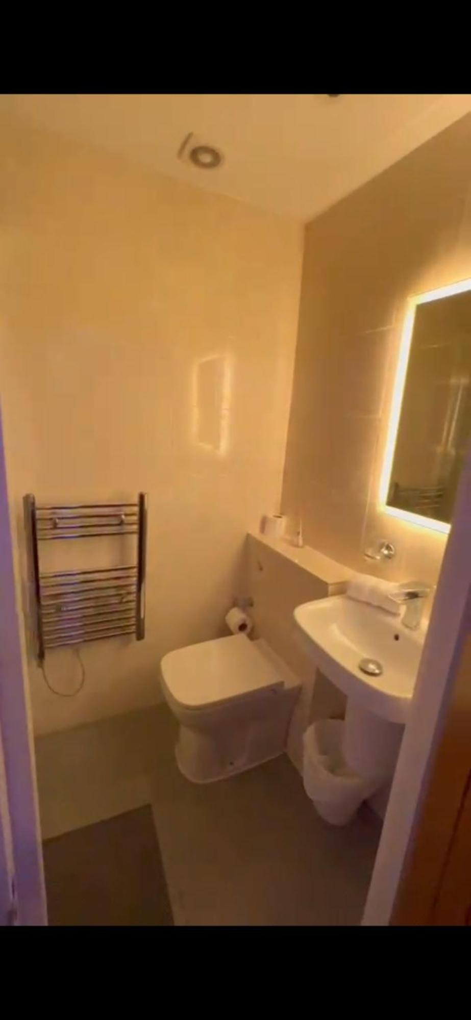 Family Room with Bathroom,1529679274:JPEG