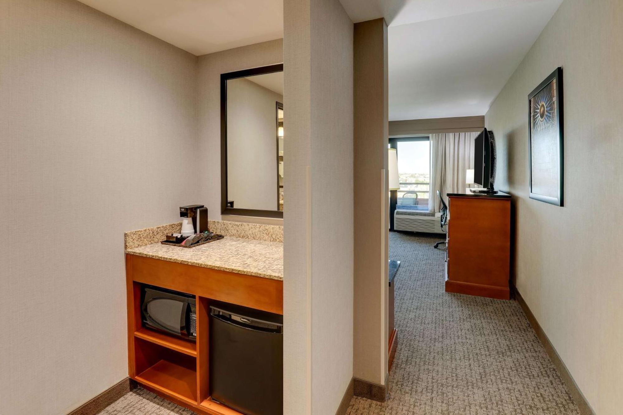 Deluxe King Room with Sofa Bed and Terrace - Non-Smoking