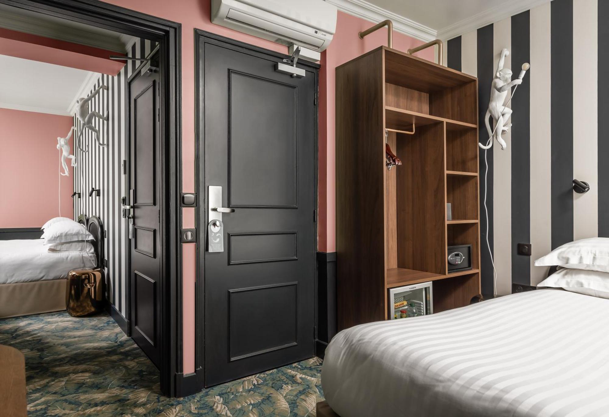 Two Connecting Rooms (3 people)