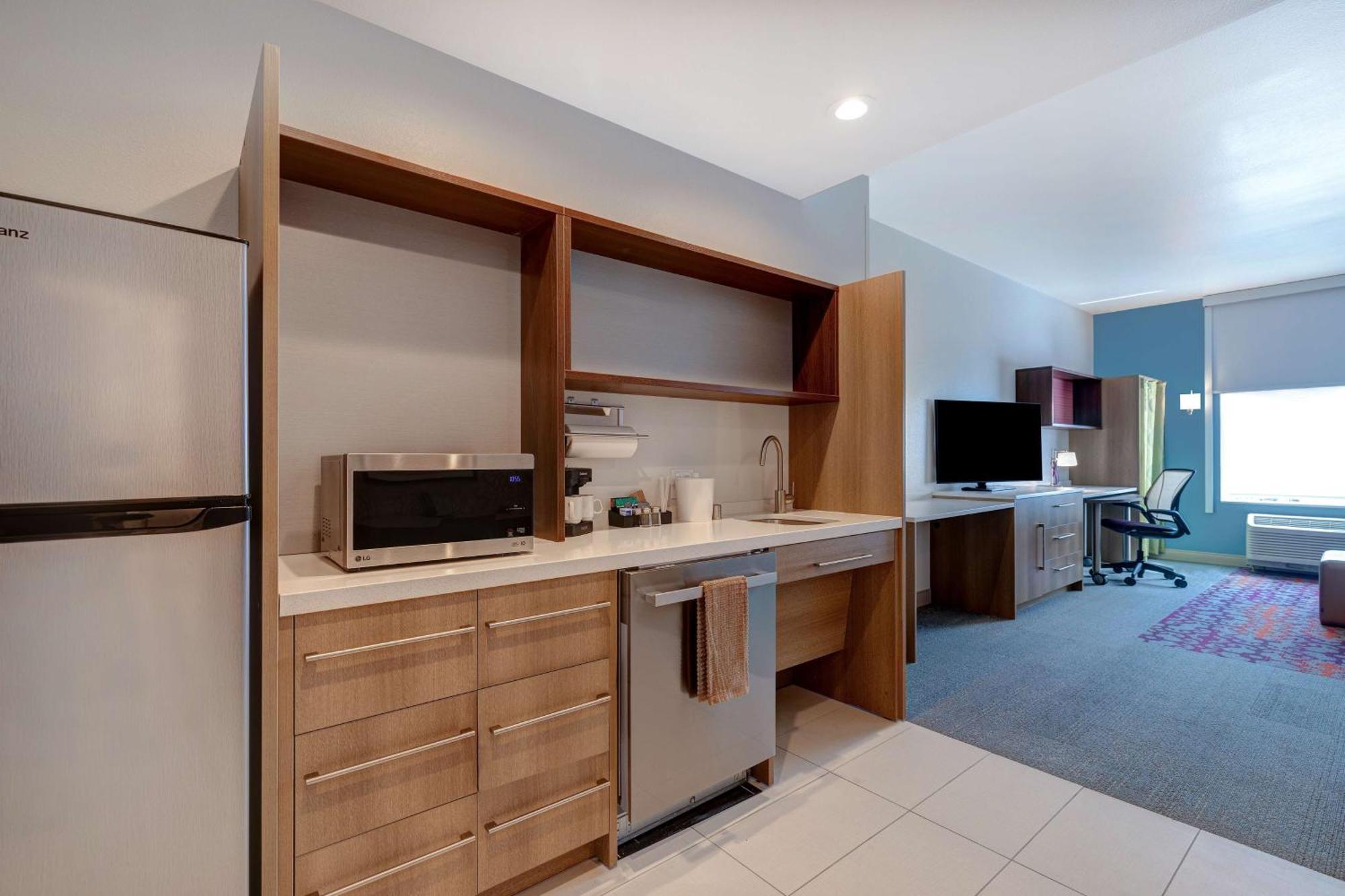 King Suite - Mobility and Hearing Access/Non-Smoking