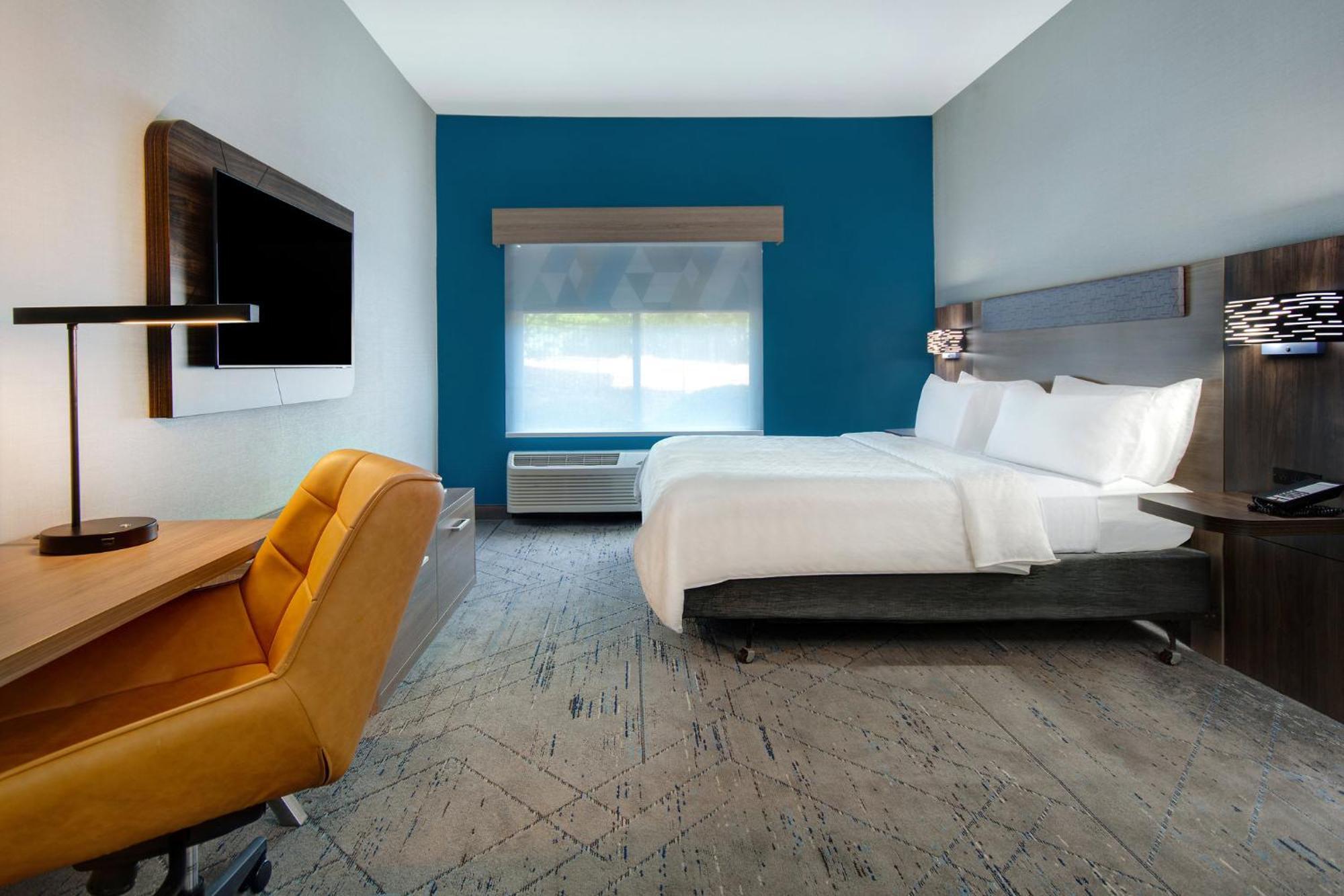 King Room - Mobility Access/Roll in Shower - Non-Smoking