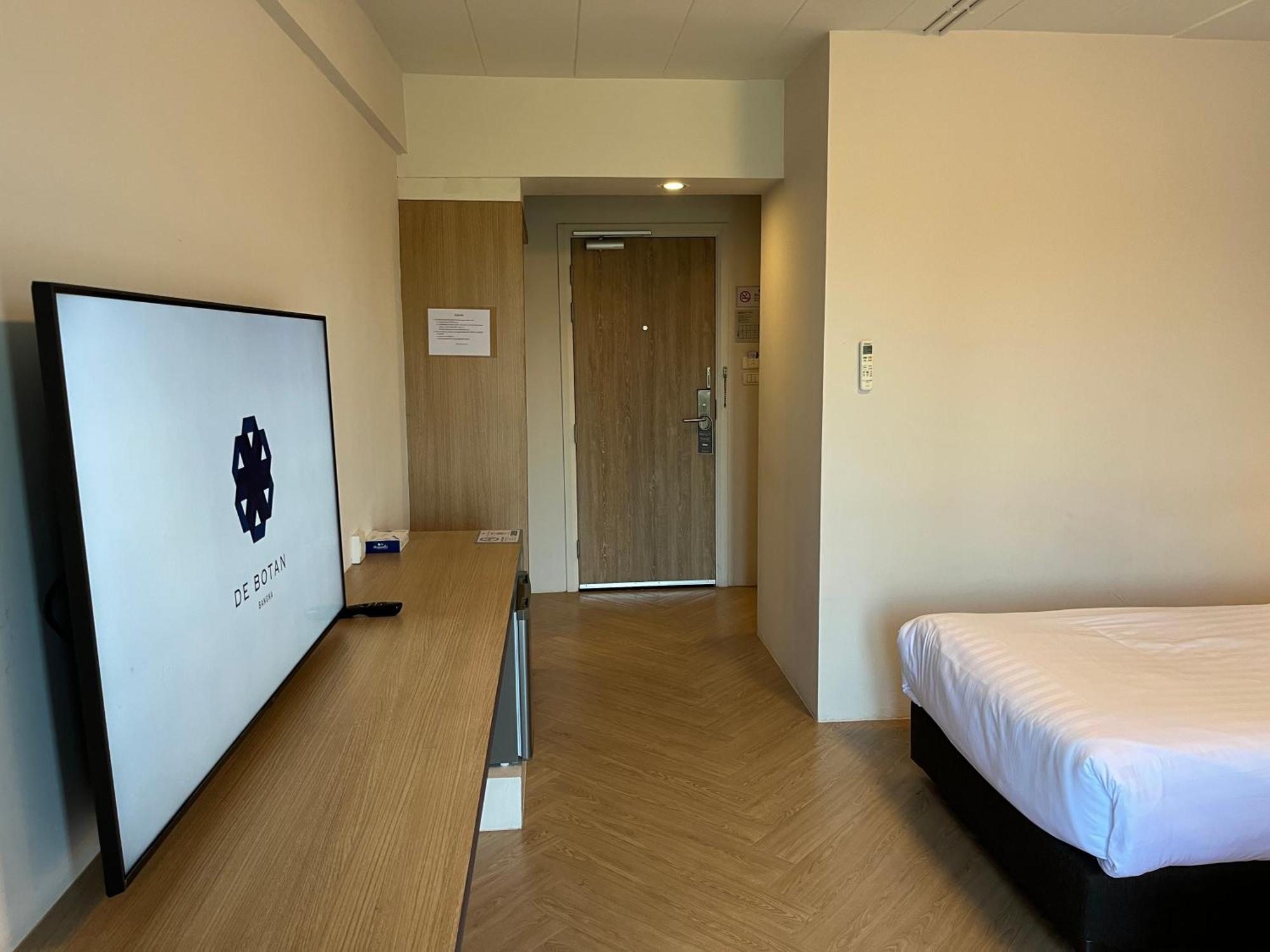Twin Room,1550368072:JPEG