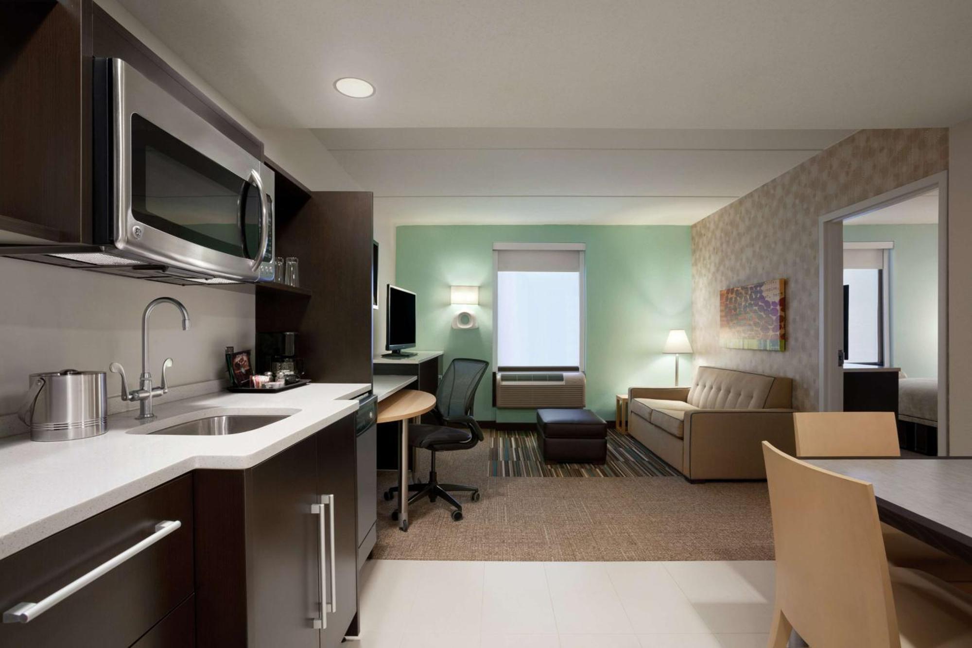 One-Bedroom Queen Suite - Non-Smoking