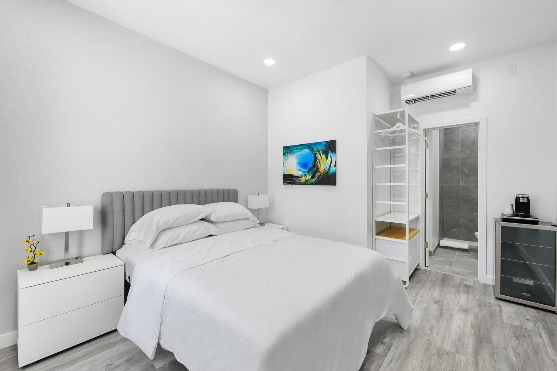 Standard Queen Room