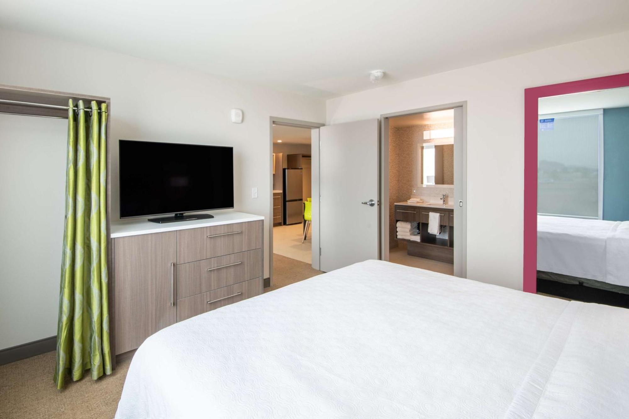 One-Bedroom King Suite - Non-Smoking