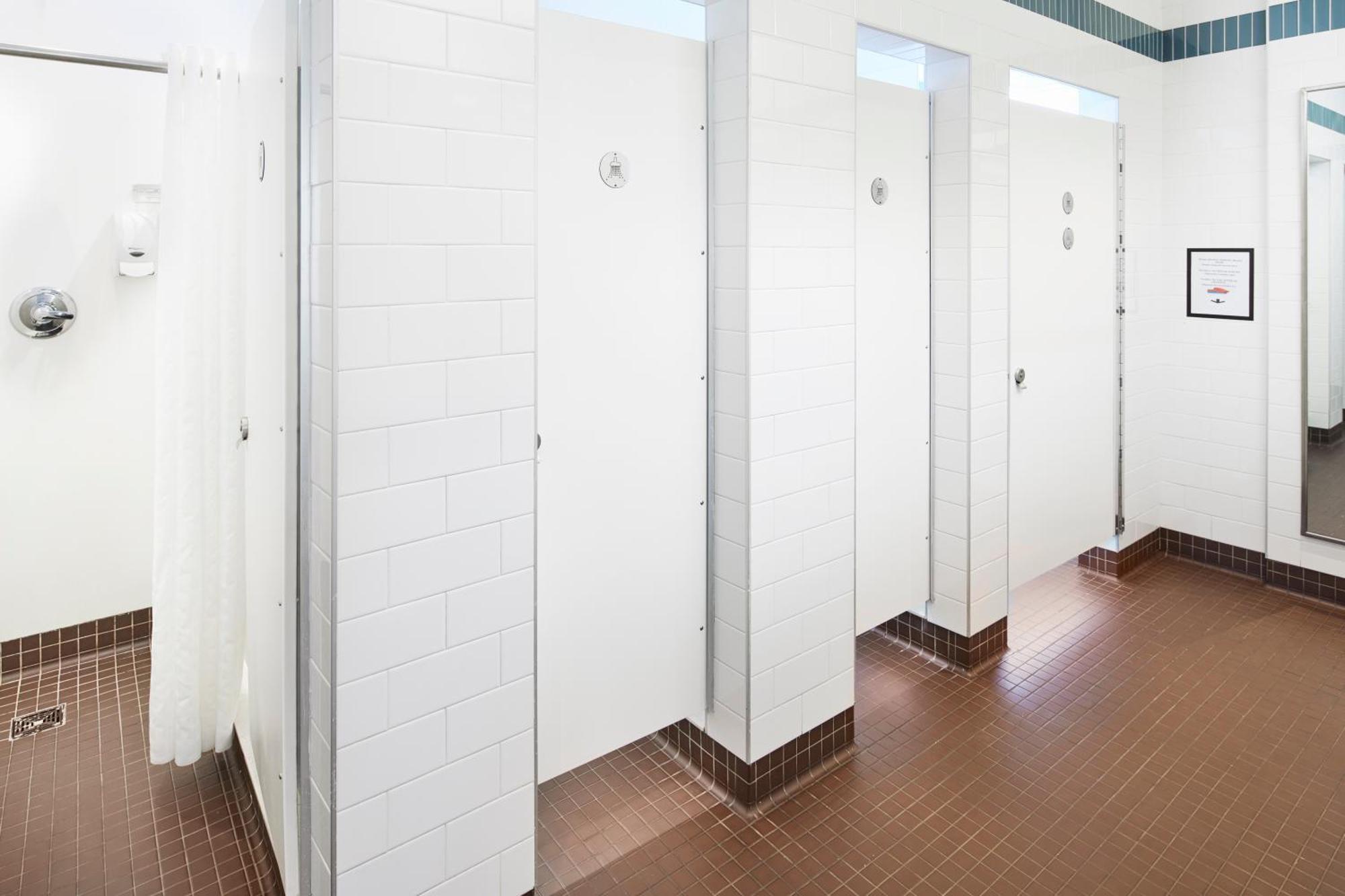 Bed Men's 6-Bed Dormitory