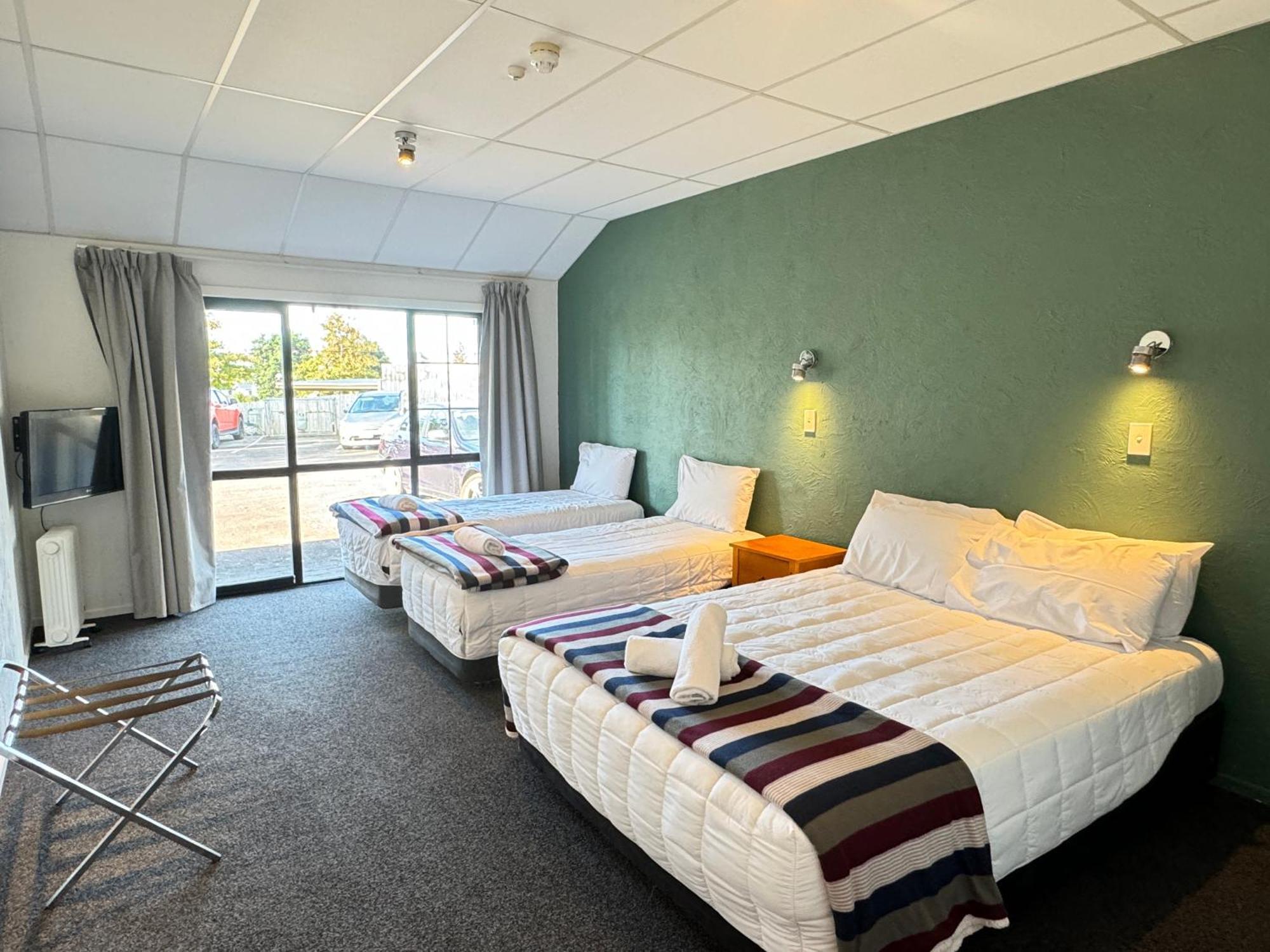 Large Studio,1566945269:JPEG