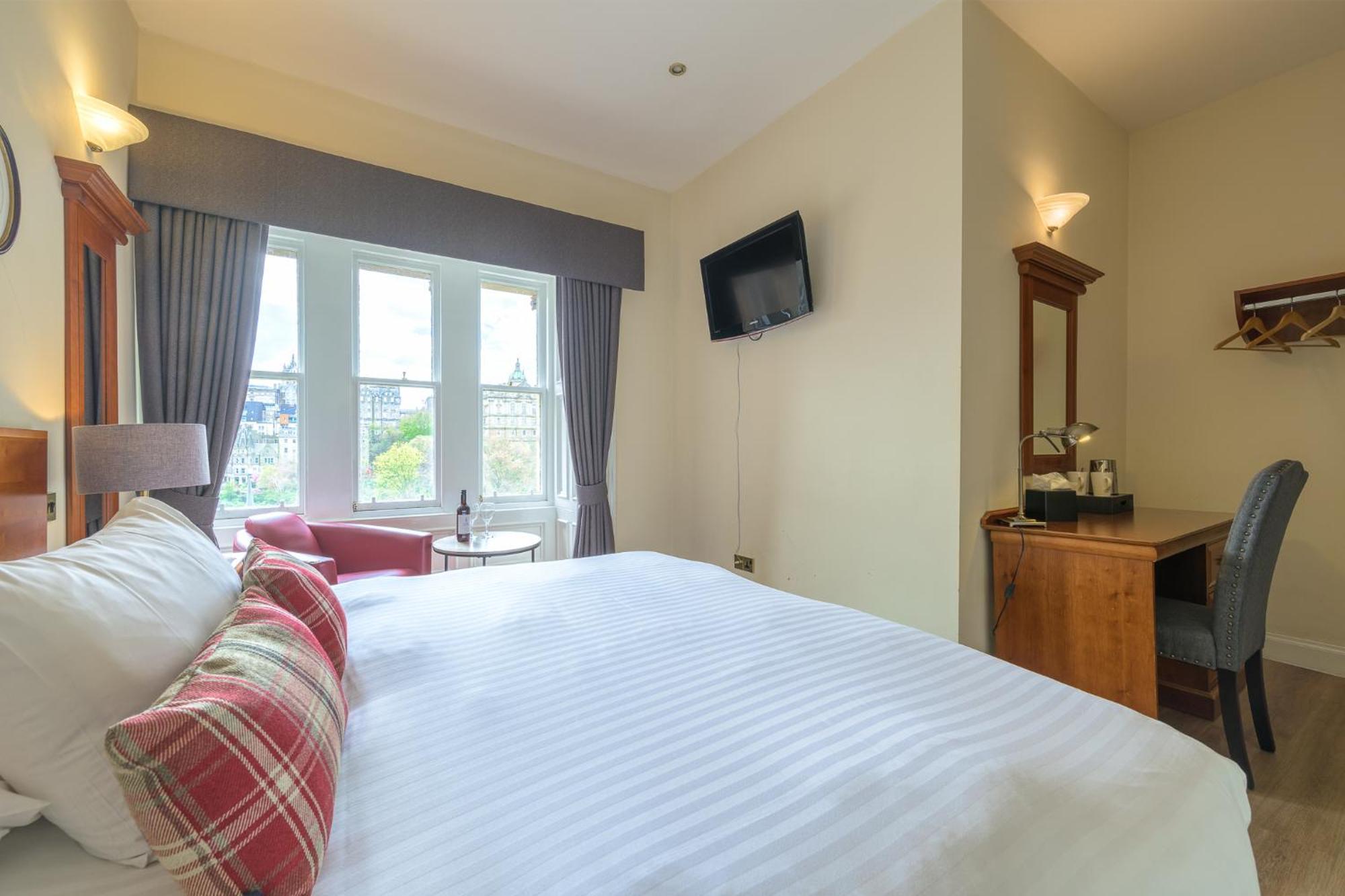 Standard Double Room with Princes Street View,1587494290:JPEG