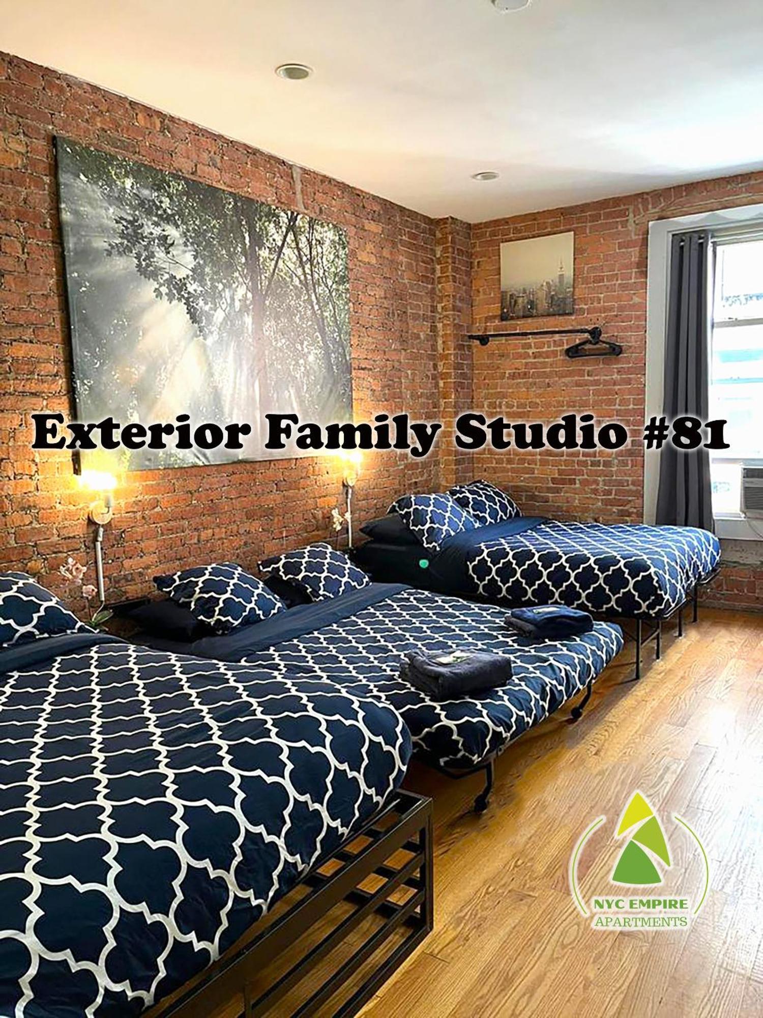 Family Exterior Studio #81