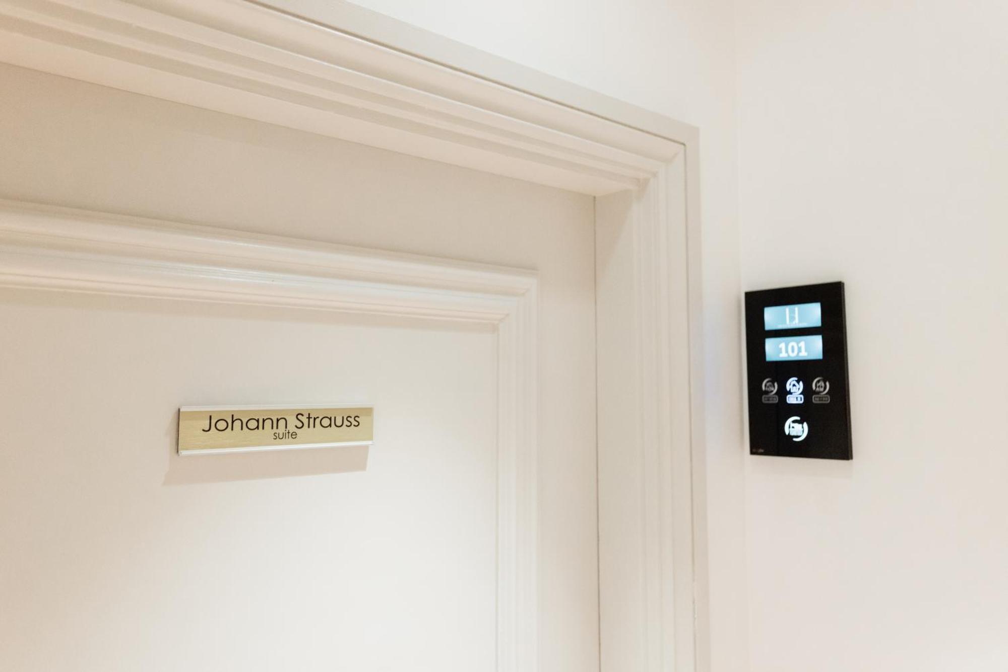 Suite Johann Strauss,1593653308:JPEG