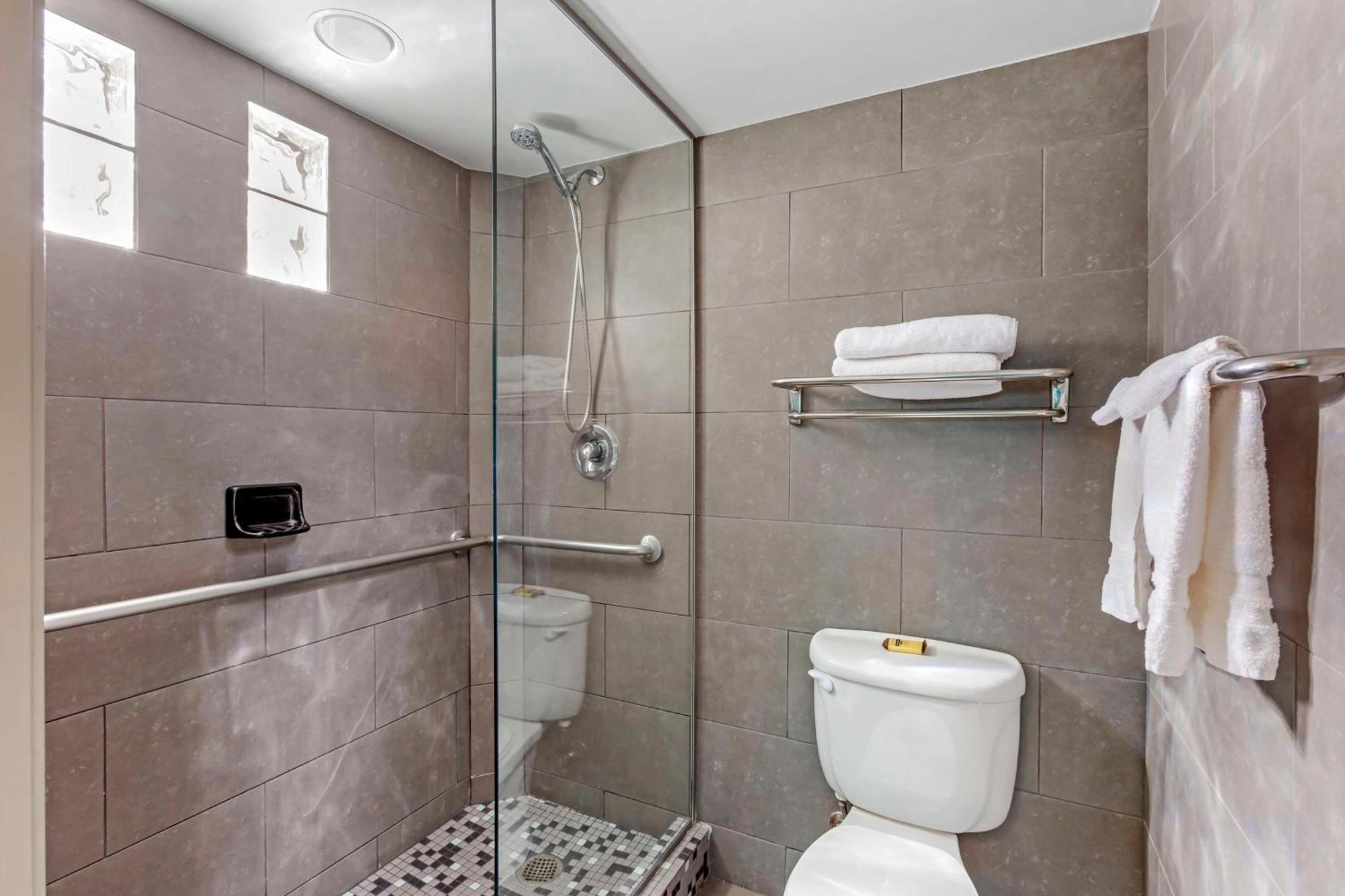 King Room with Spa Bath - Non Smoking