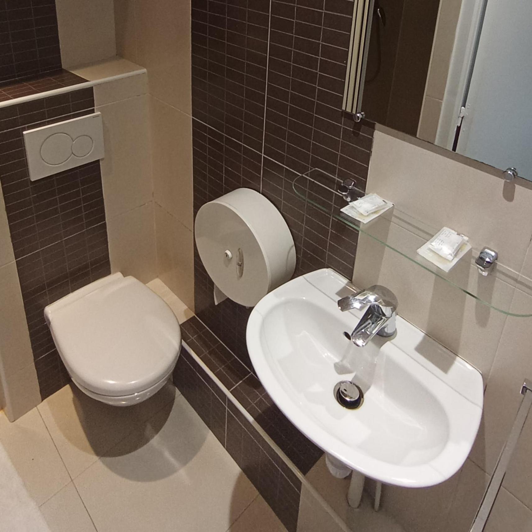 Double Room with Private Bathroom,1600254448:JPEG