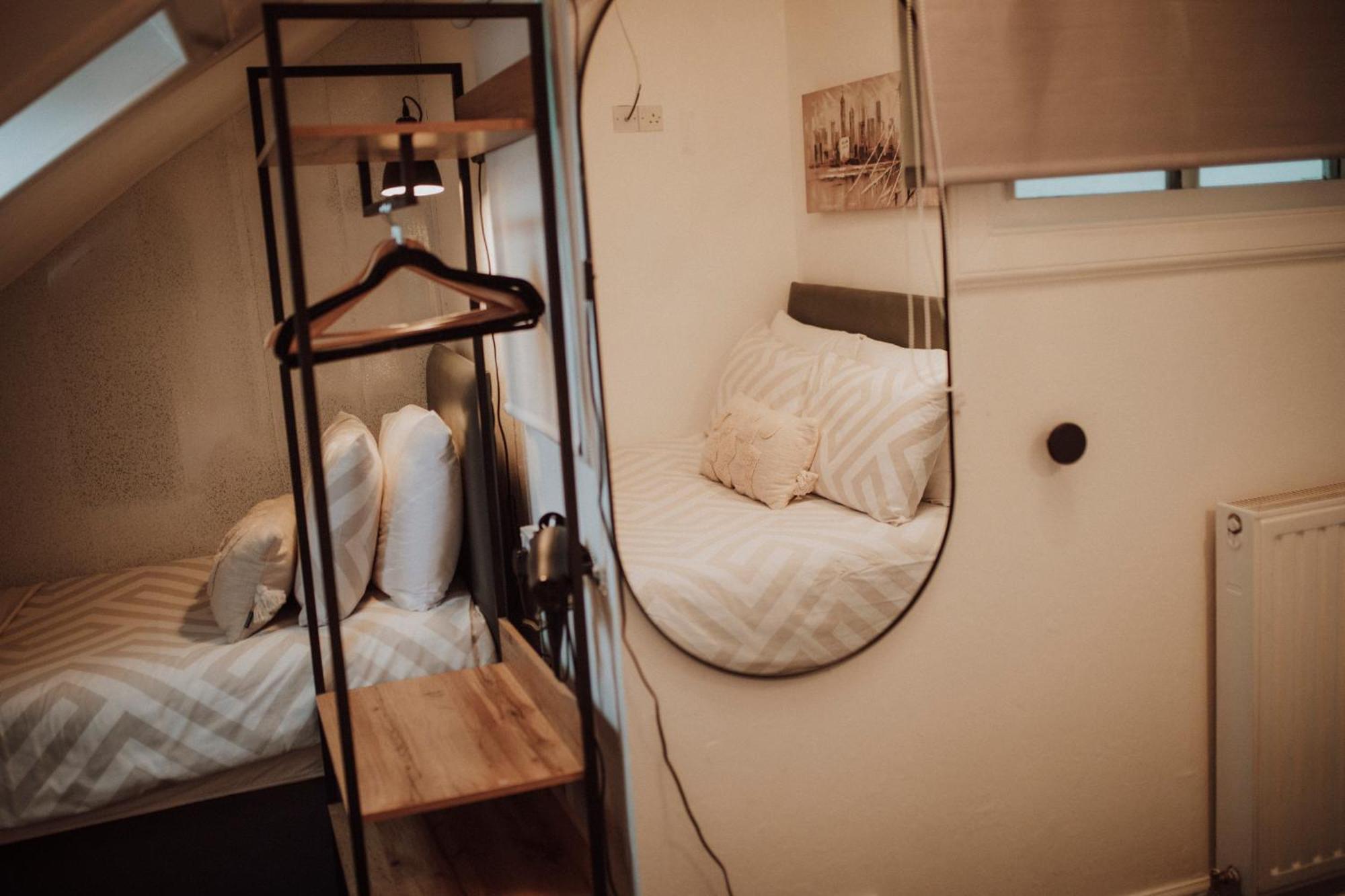 Twin Room with Private External Bathroom
