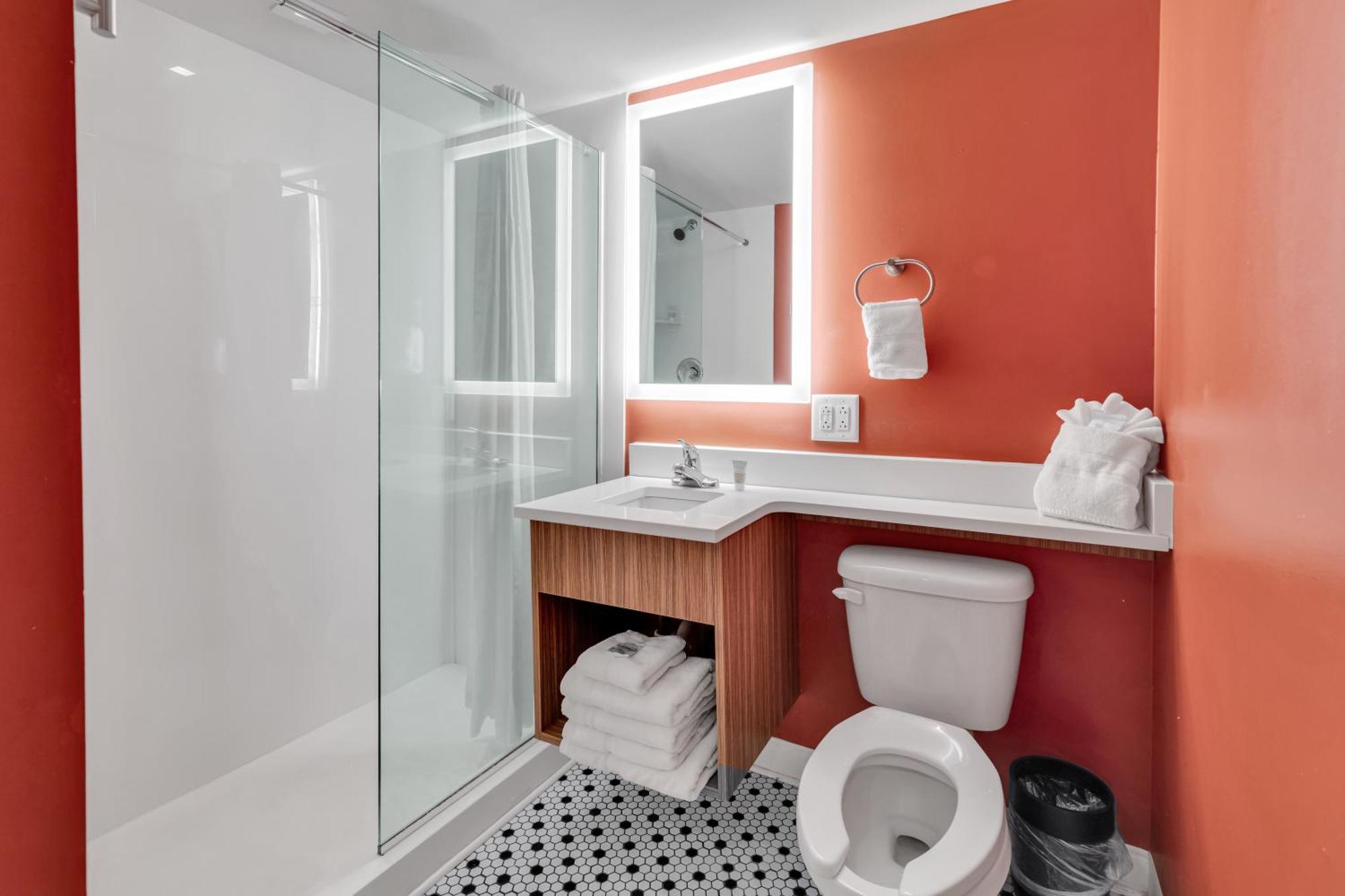 Two-Bedroom Suite,1608273838:JPEG