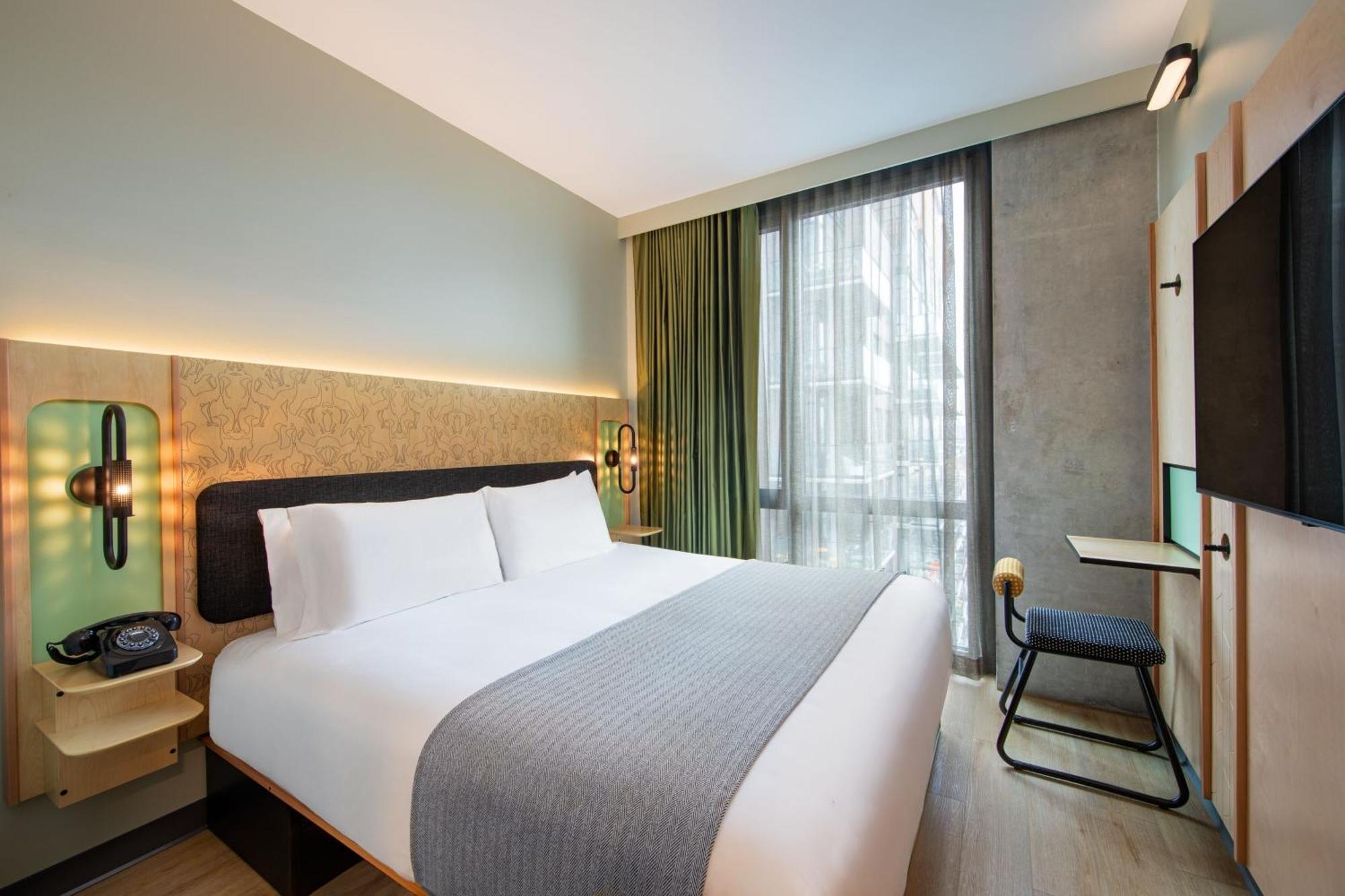 King Room with City View - Hearing Accessible
