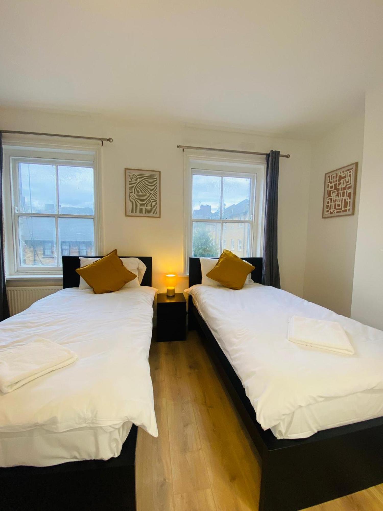 Twin Room with Private Bathroom
