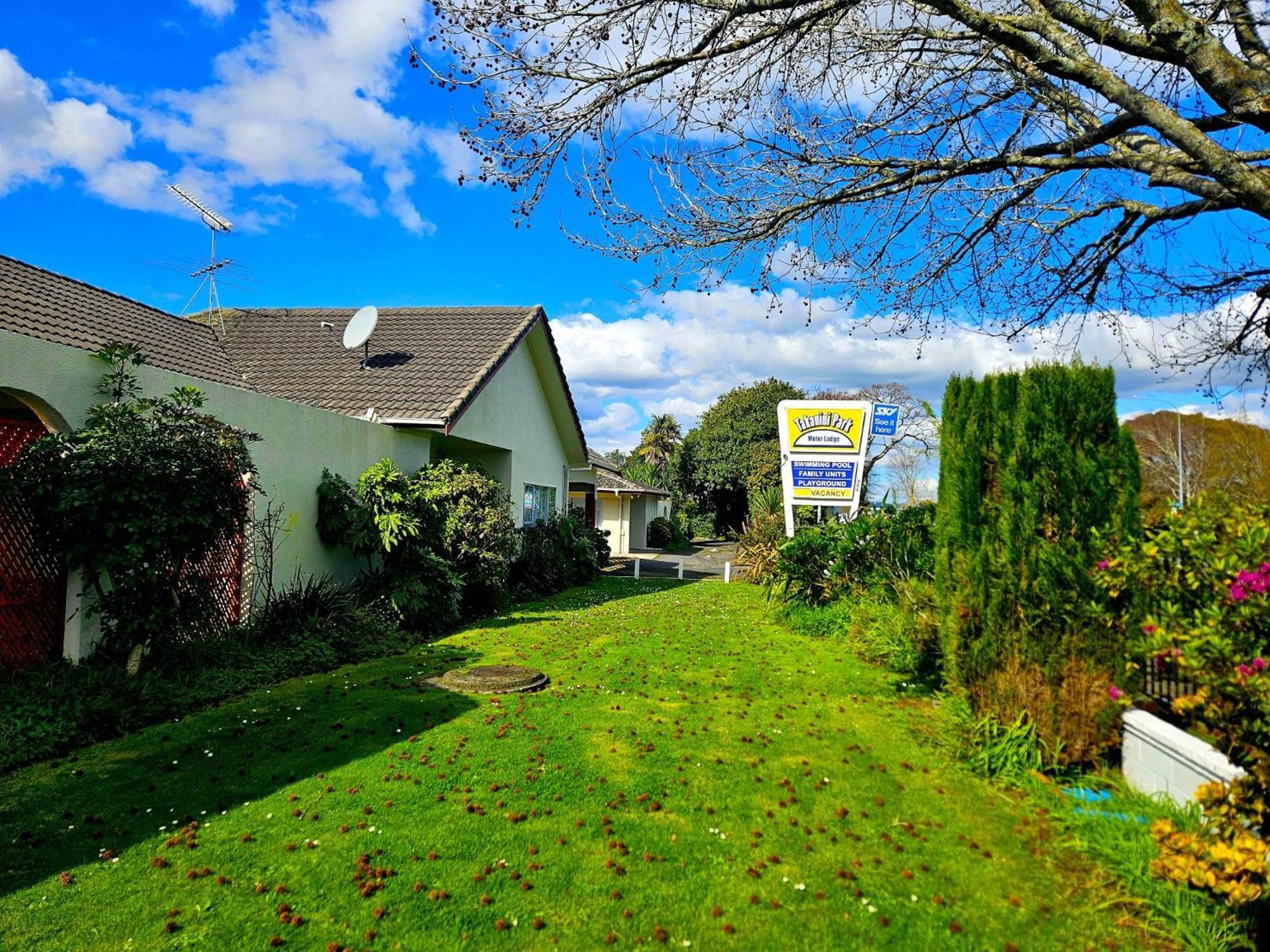 Deluxe Studio,1612825177:JPEG