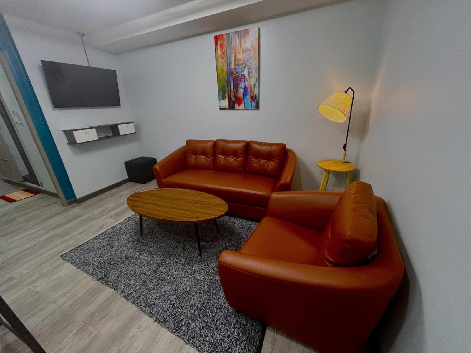 Executive Suite,1621579279:JPEG