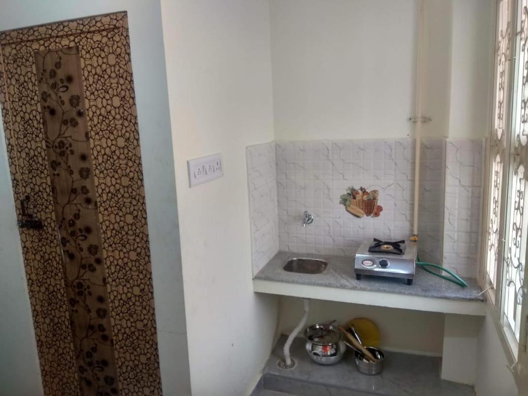 Deluxe Room (2 Adults + 1 Child),1625472938:JPEG