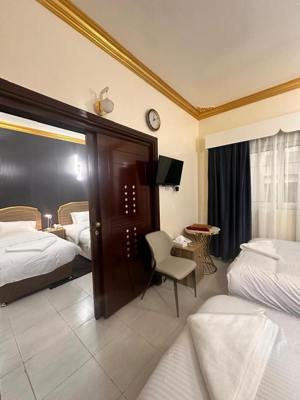 Deluxe Family Room