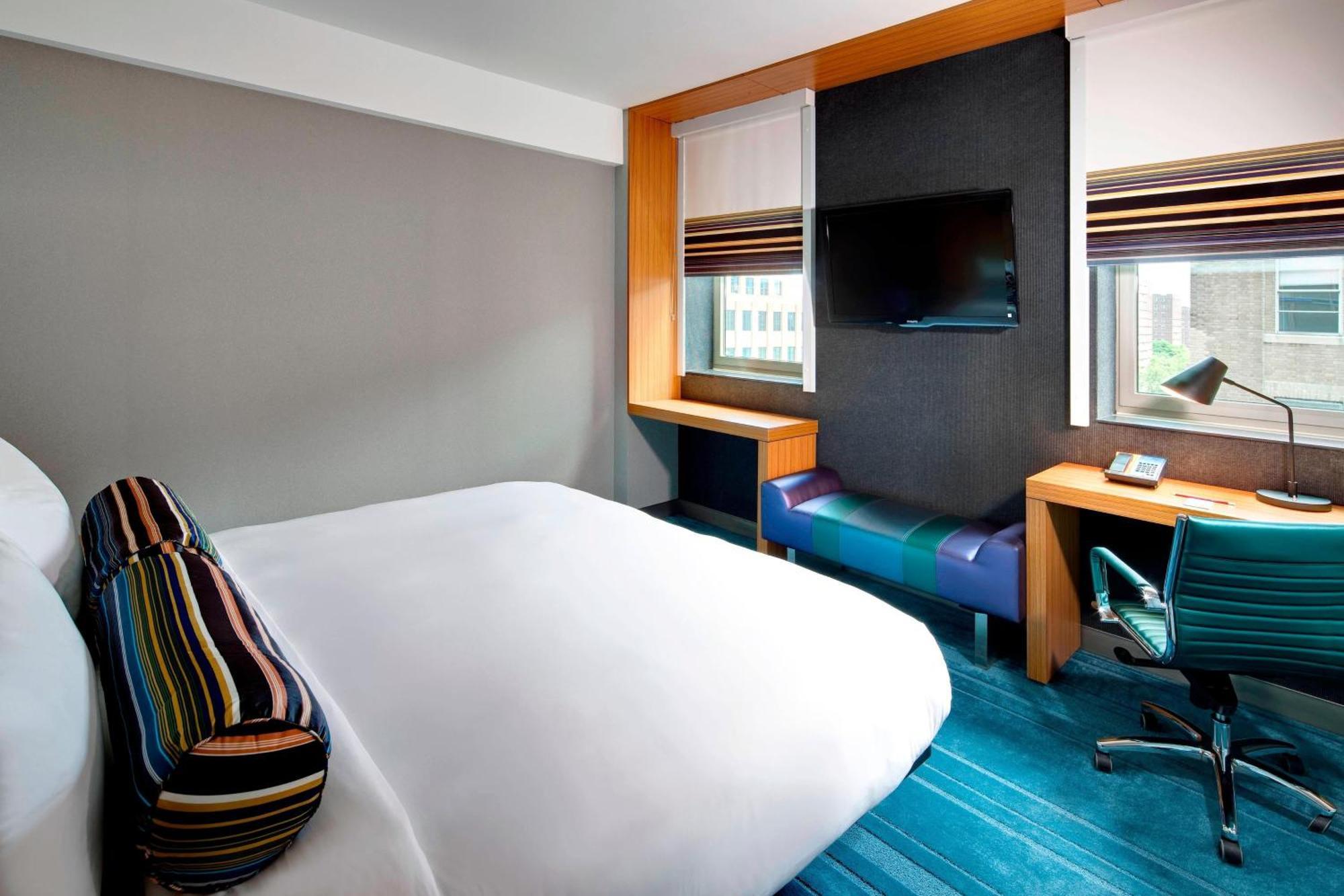 Suite 1 King Sofa bed Corner room