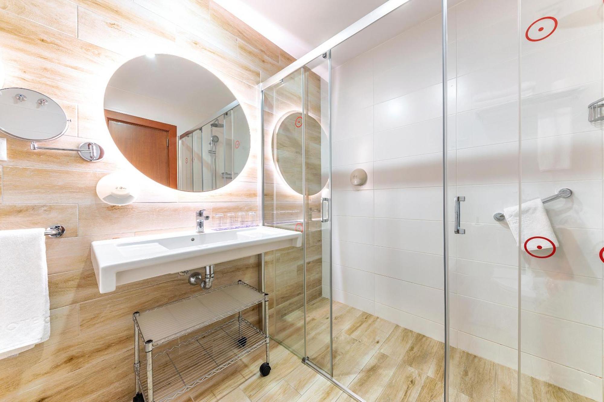 Triple Room (2)