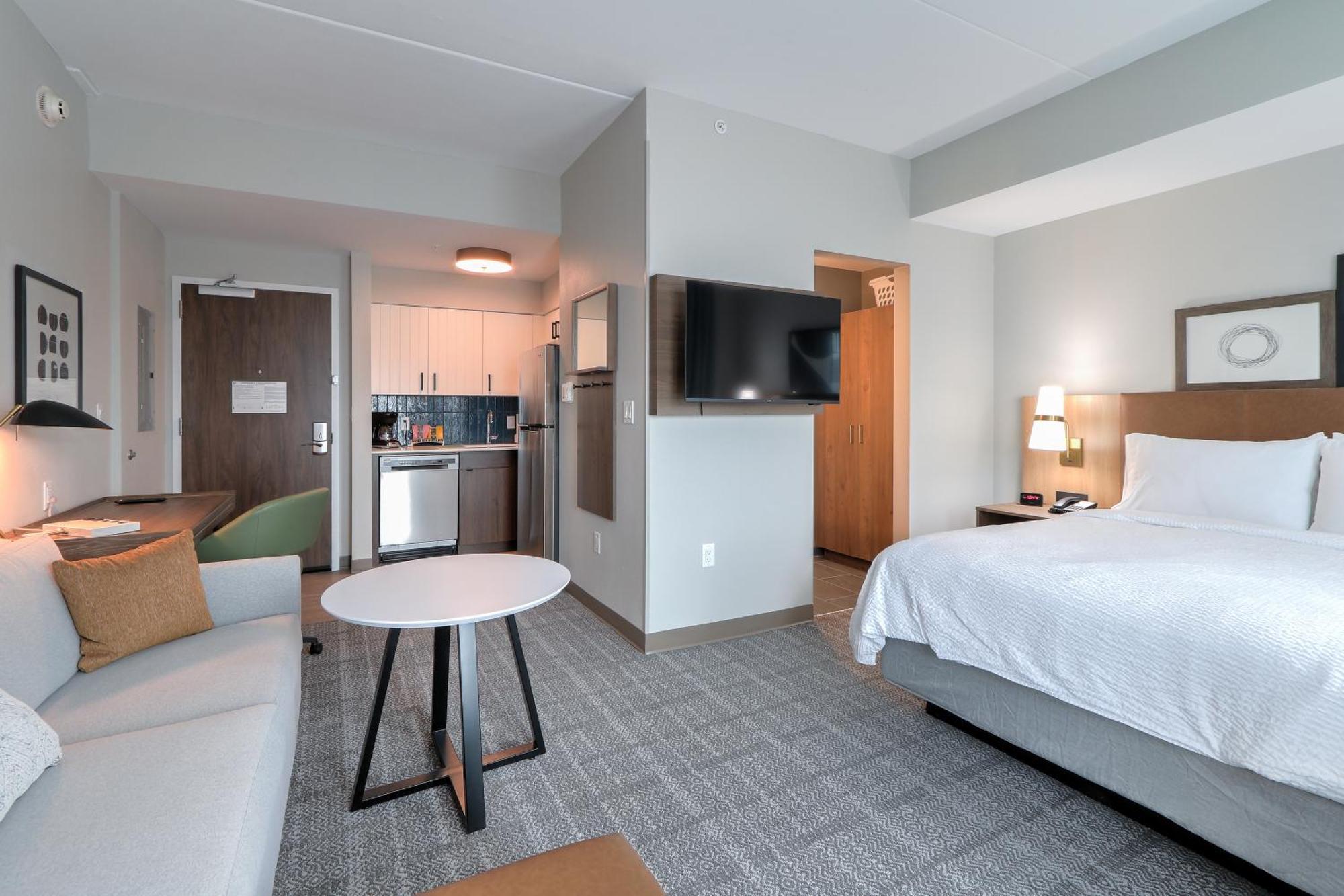 Queen Studio Suite