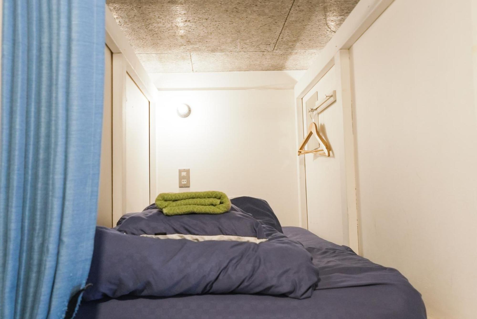 Single Bed in Dormitory Room,1638575685:JPEG