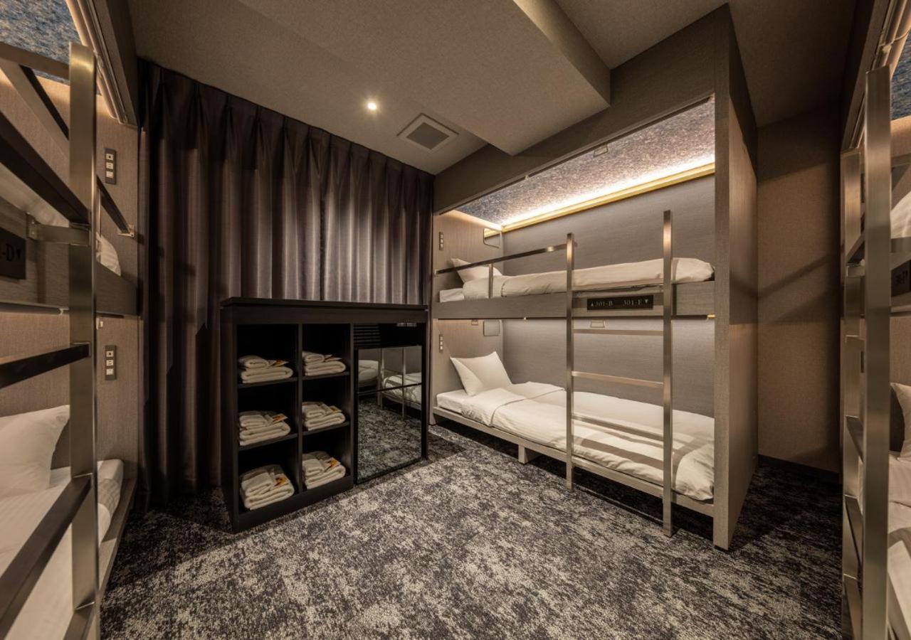 Single Bed in Mixed Dormitory Room