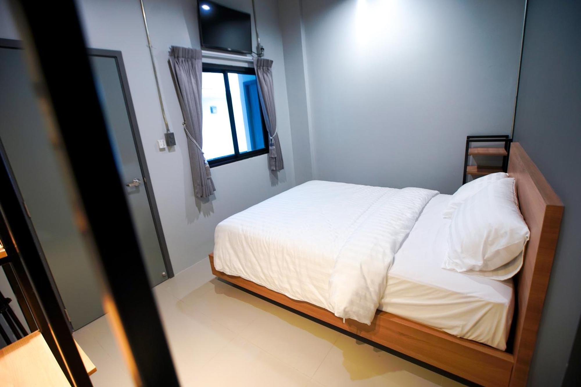 Small Double Room,1639613233:JPEG