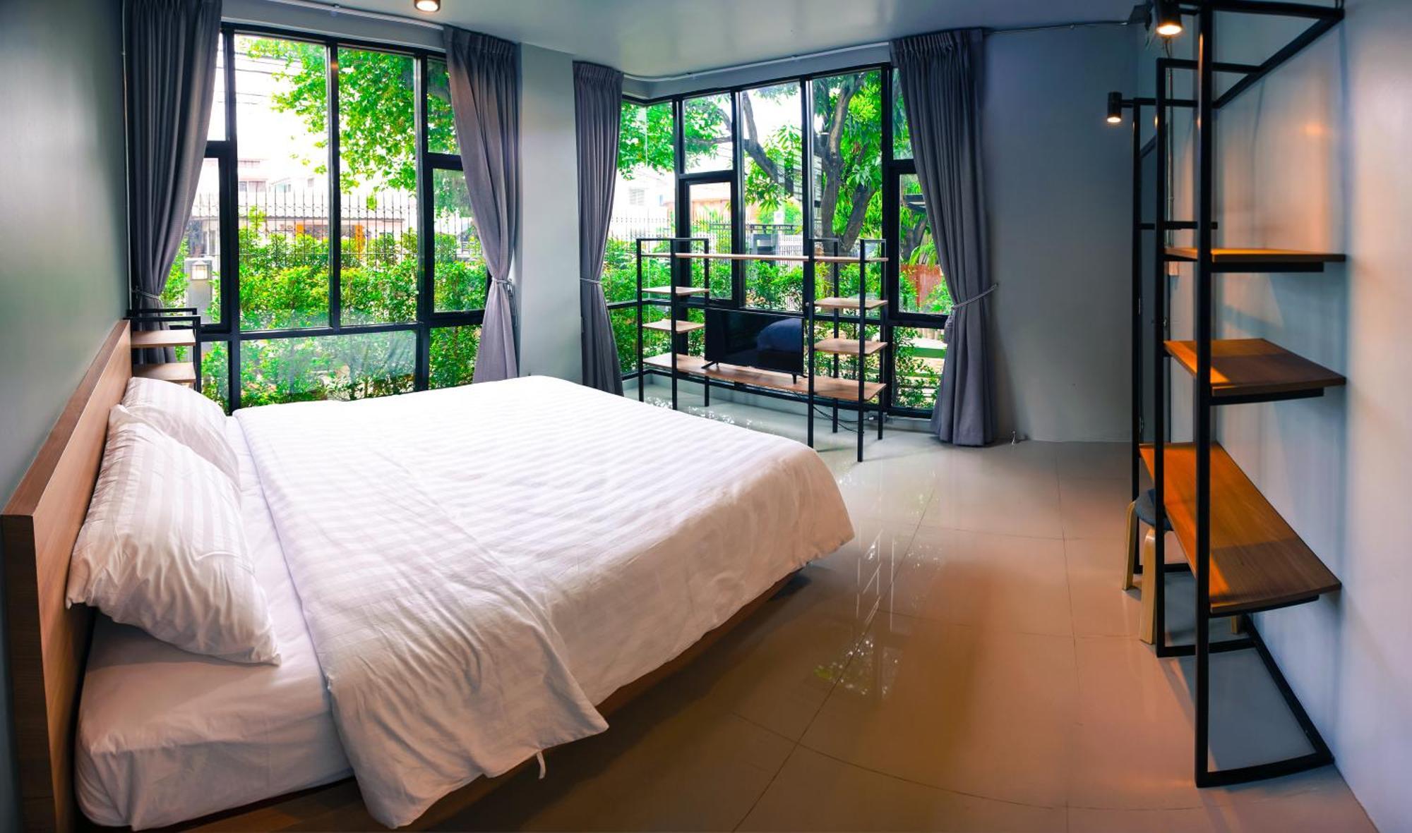 Deluxe Queen Room