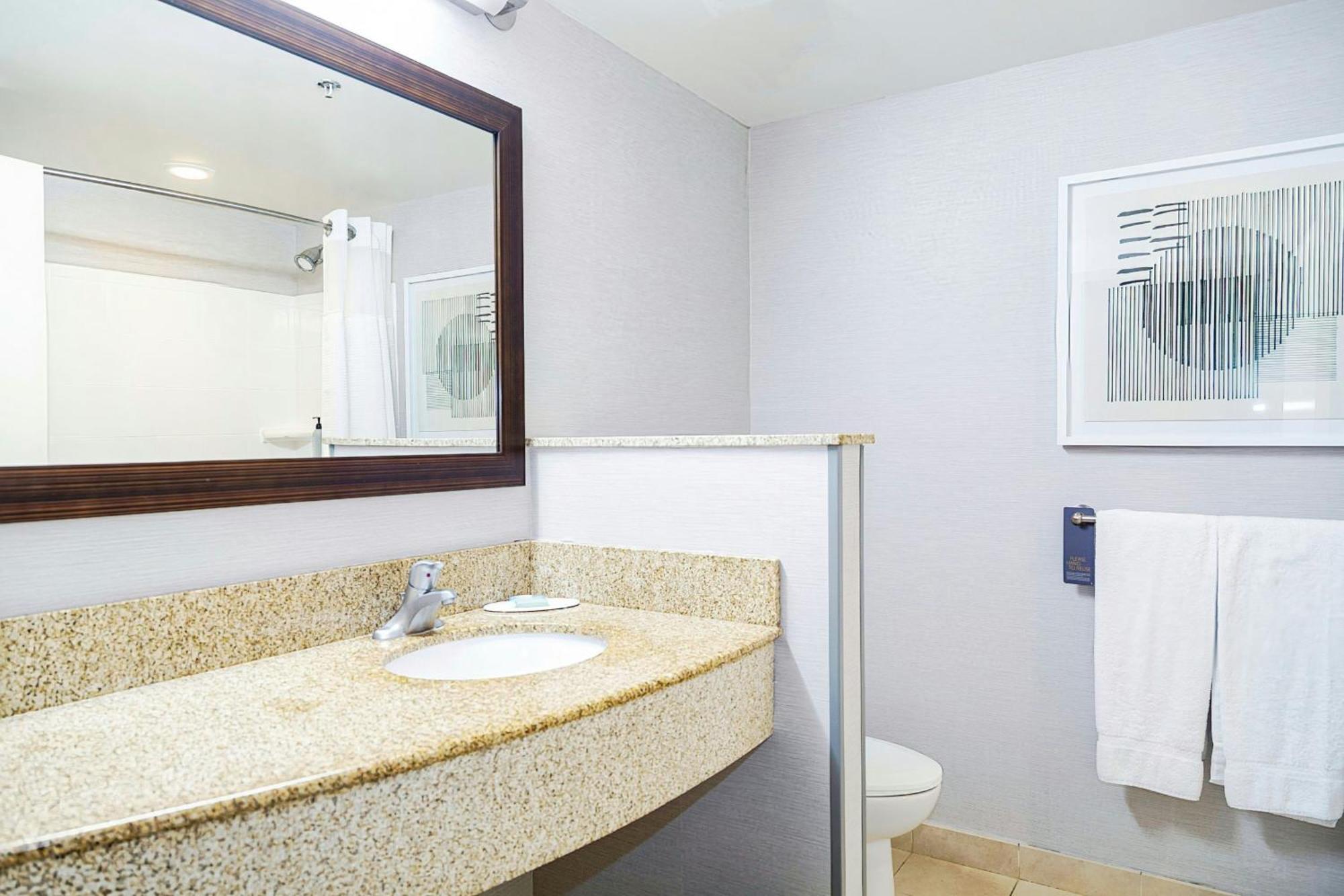 Queen Room with Two Queen Beds and Bathtub - Mobility Access/Hearing Accessible