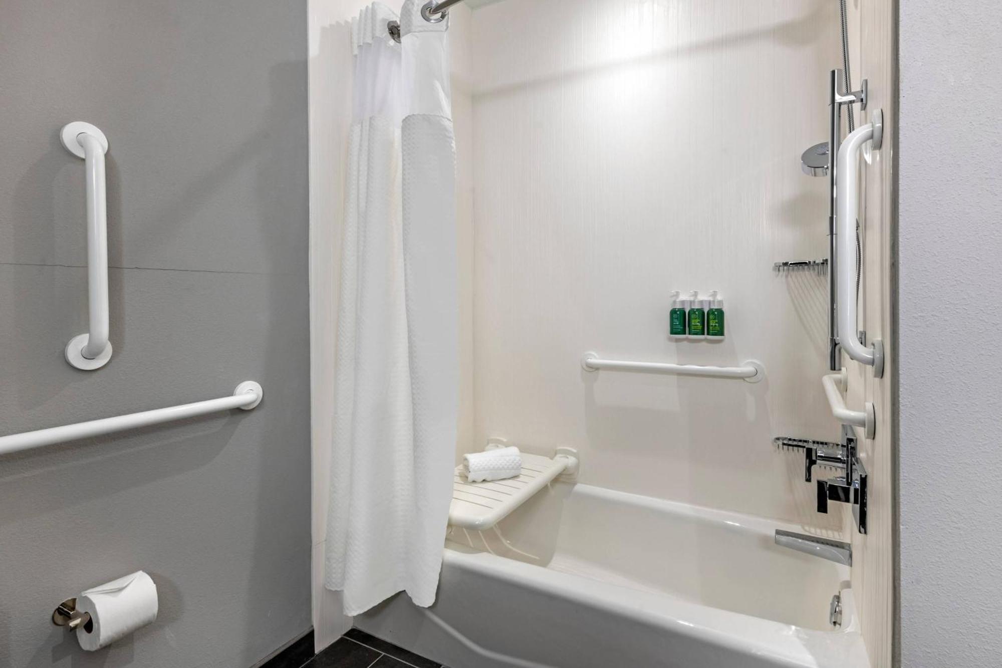 King Room with Bathtub - Mobility Access