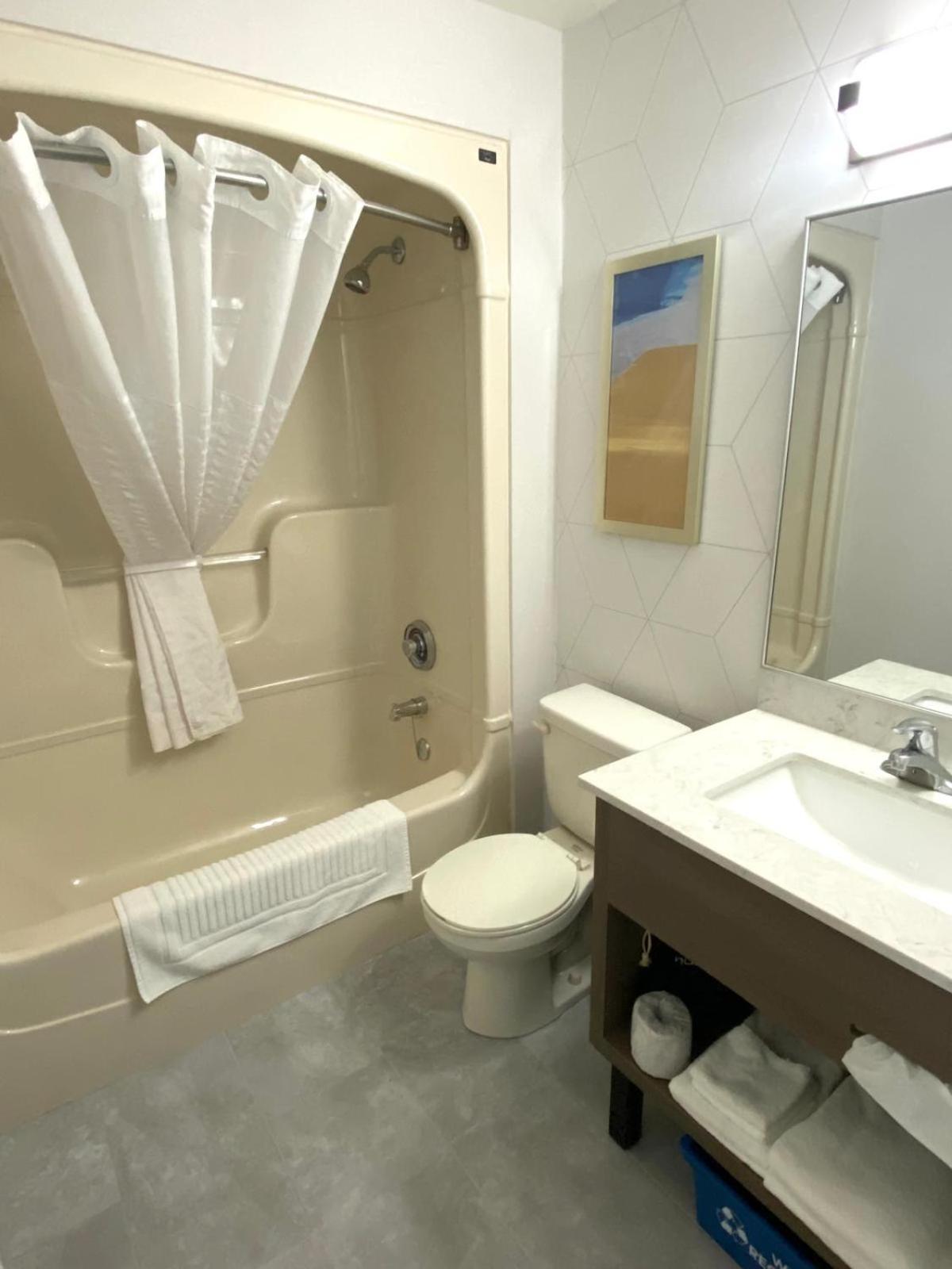 Queen Room with Two Queen Beds - Non-Smoking,1645653643:JPEG