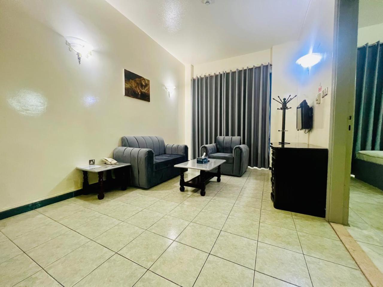 One-Bedroom Apartment with Twin Bed