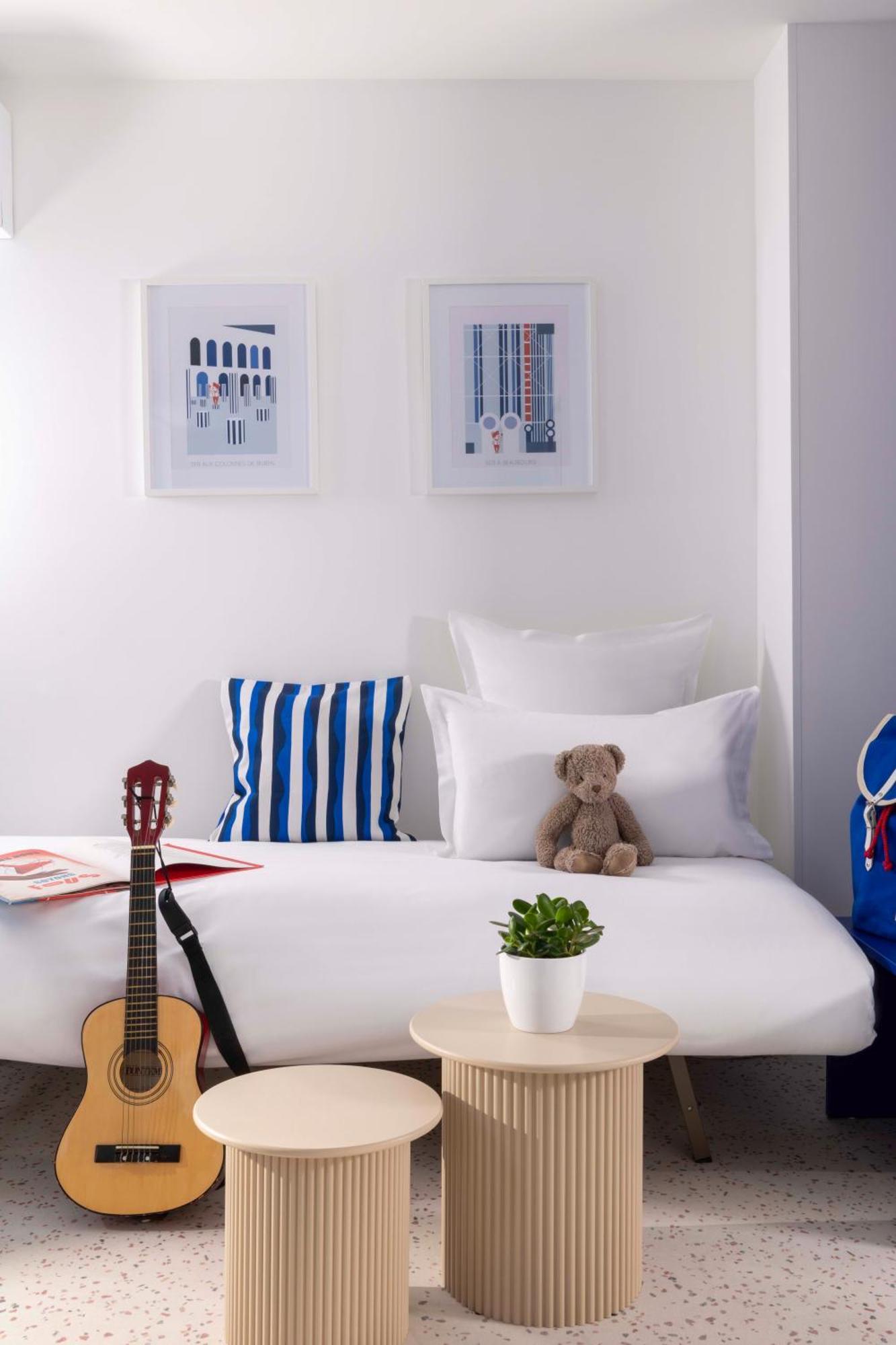 Family Room,1666595344:JPEG