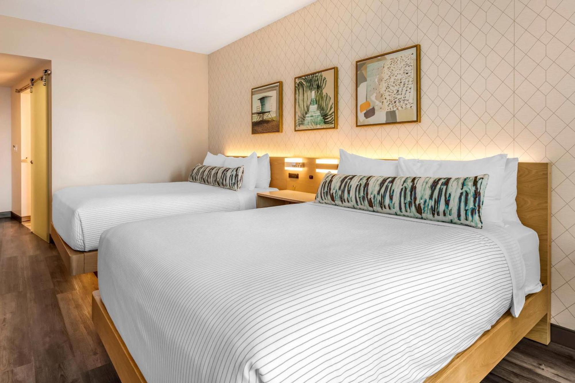 Standard Queen Room with Two Queen Beds - Non-Smoking