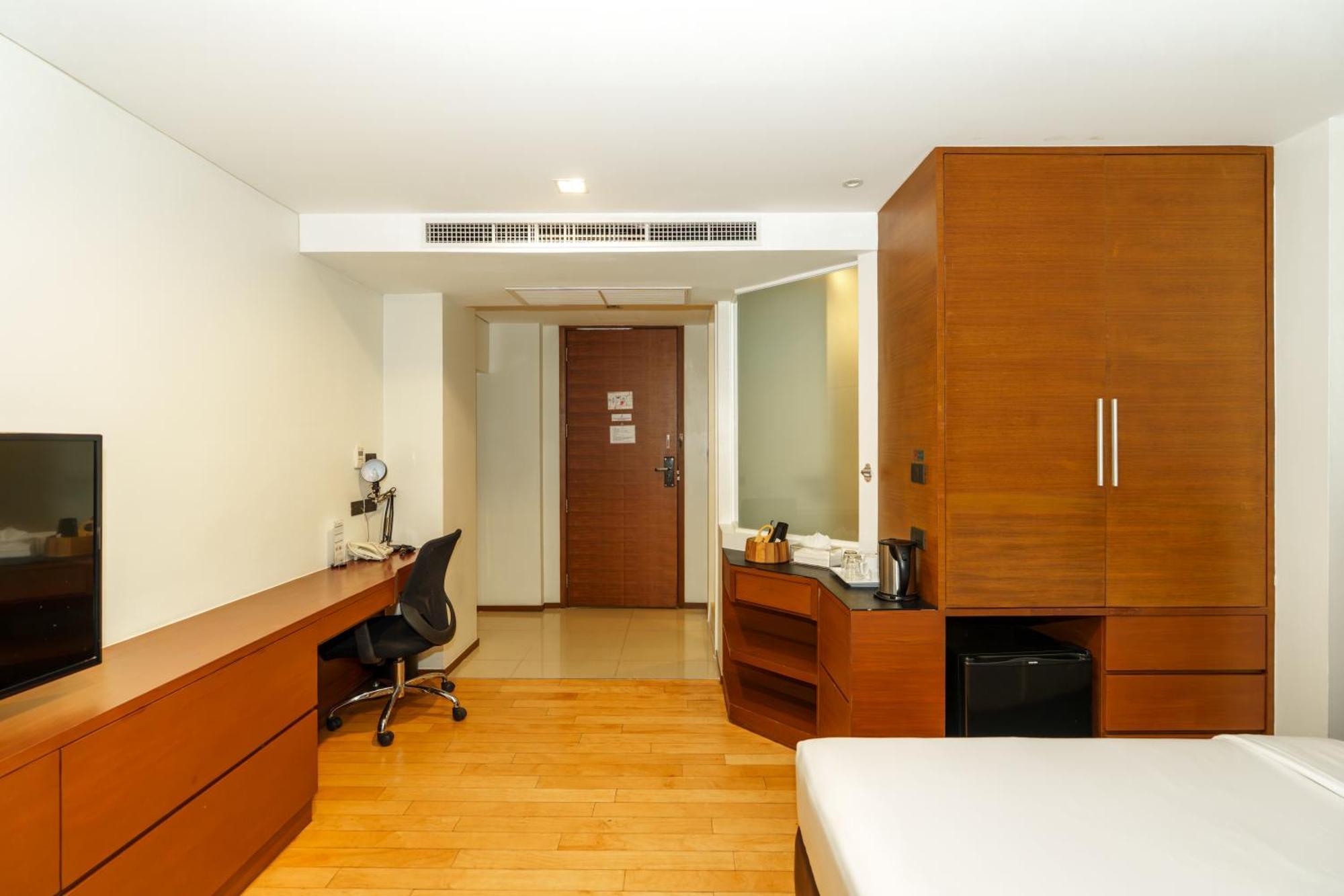 Deluxe Twin Studio