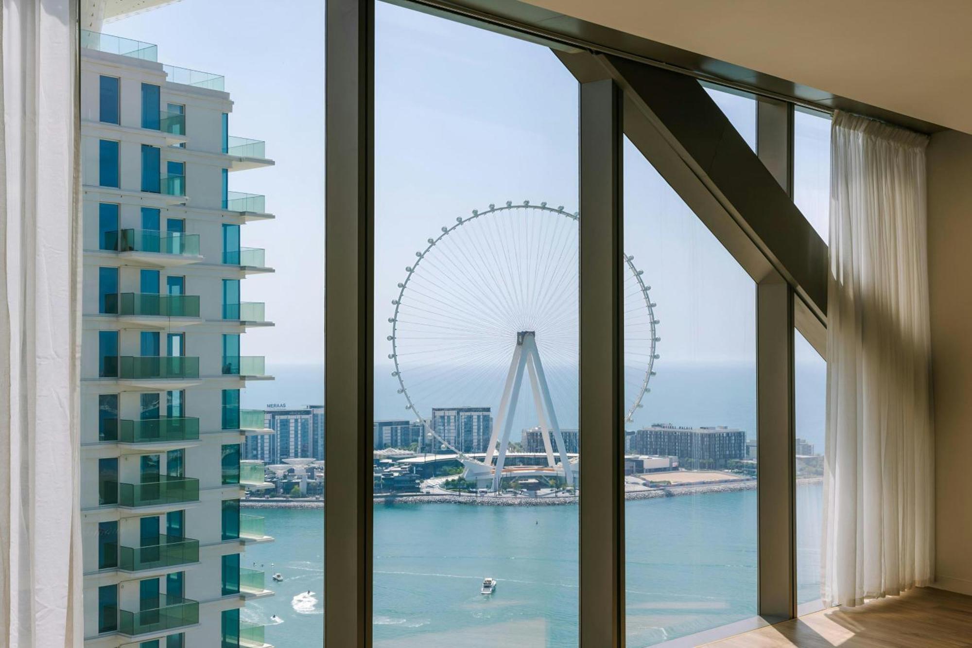 One-Bedroom Apartment with King or Queen Bed, Sofa Bed and Sea View