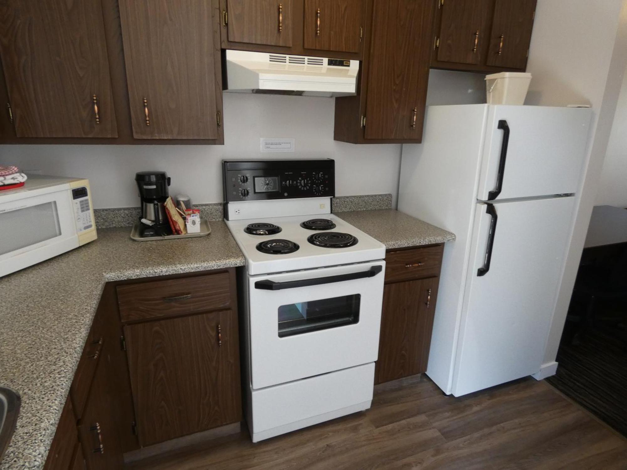 Suite, 2 Queens with a separate 1 Bedroom Kitchen (Non-Pet Friendly),1676737465:JPEG