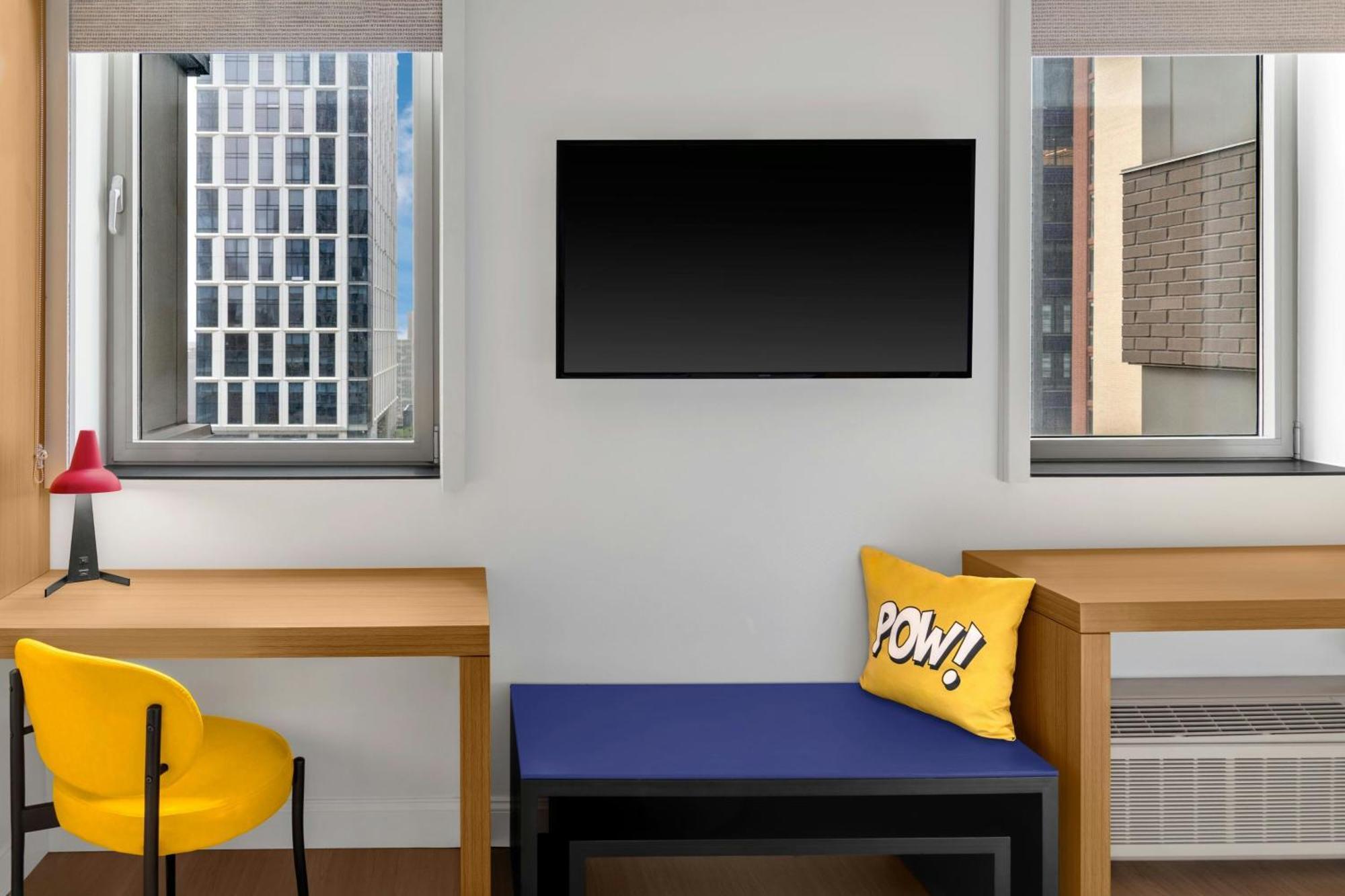 Suite 1 King Sofa bed Corner room