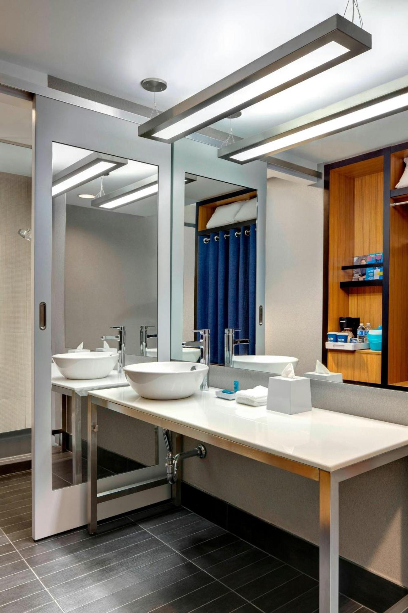 King Room Mobility Hearing Accessible Roll Shower
