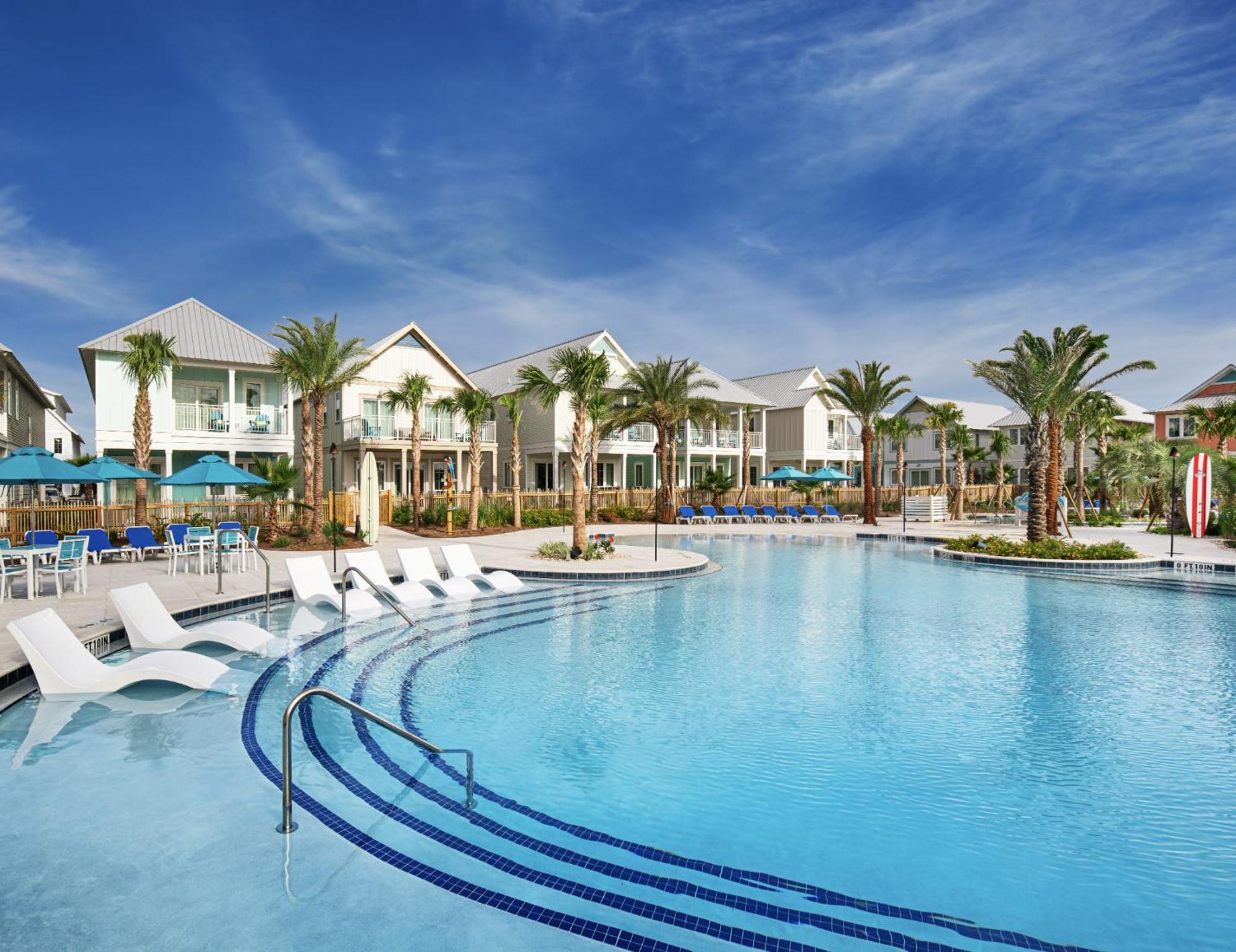 5 Bedroom Breeze Resort Cottage, Poolside