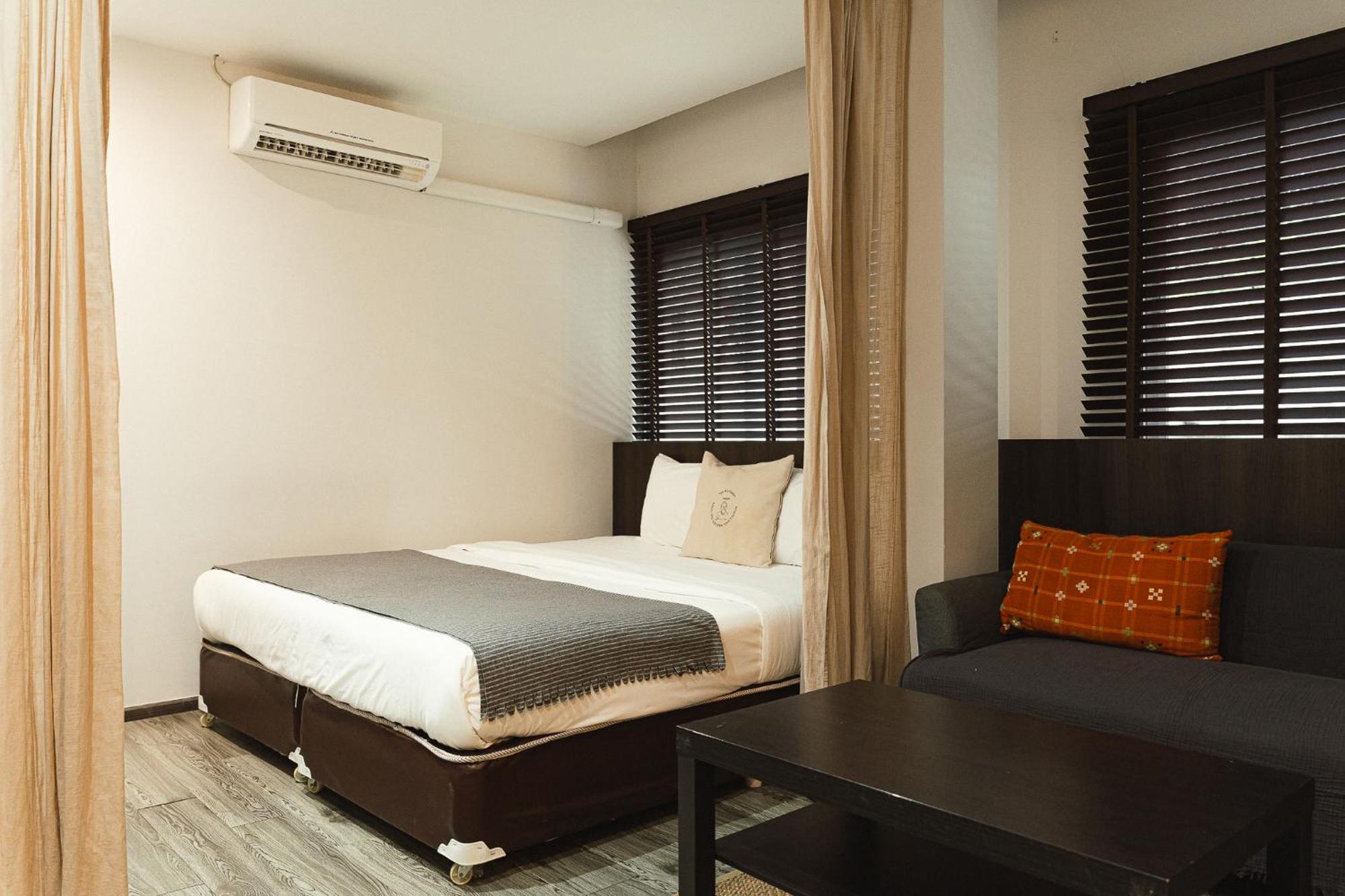 Deluxe Room,1679601591:JPEG