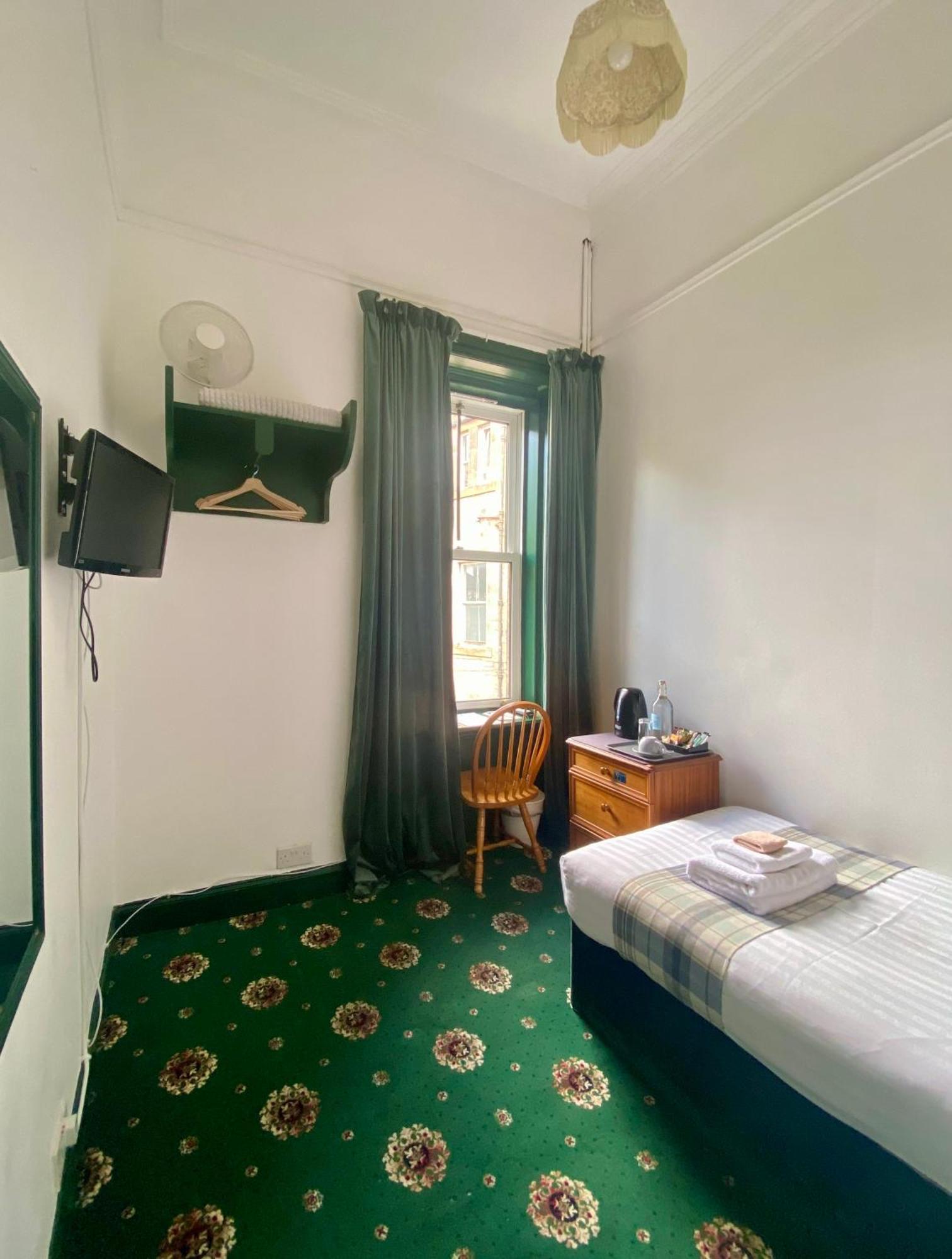 Single Room with Private External Bathroom