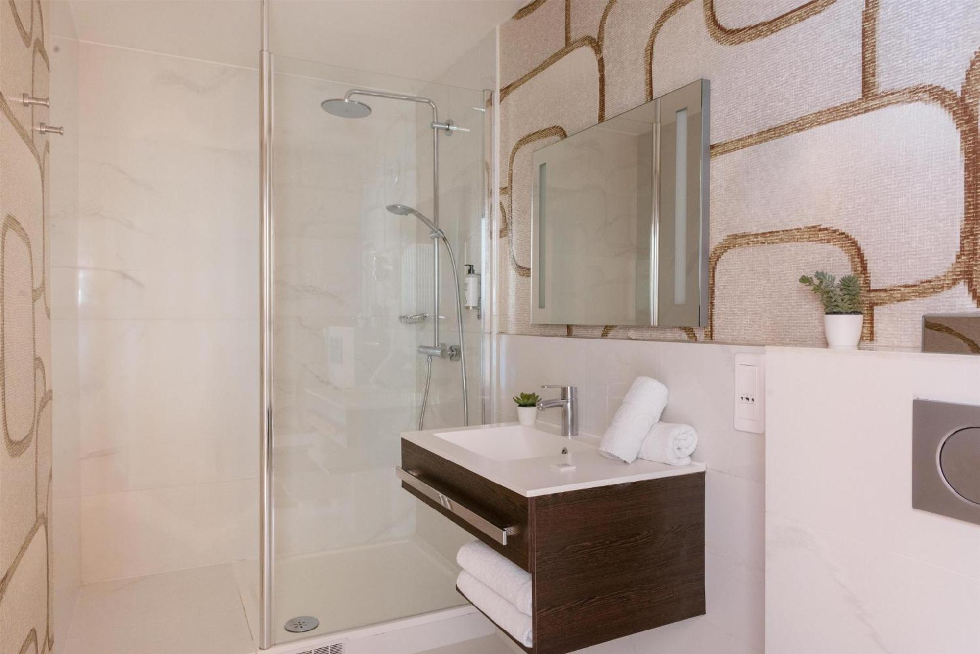 Deluxe King Room,1685059435:JPEG