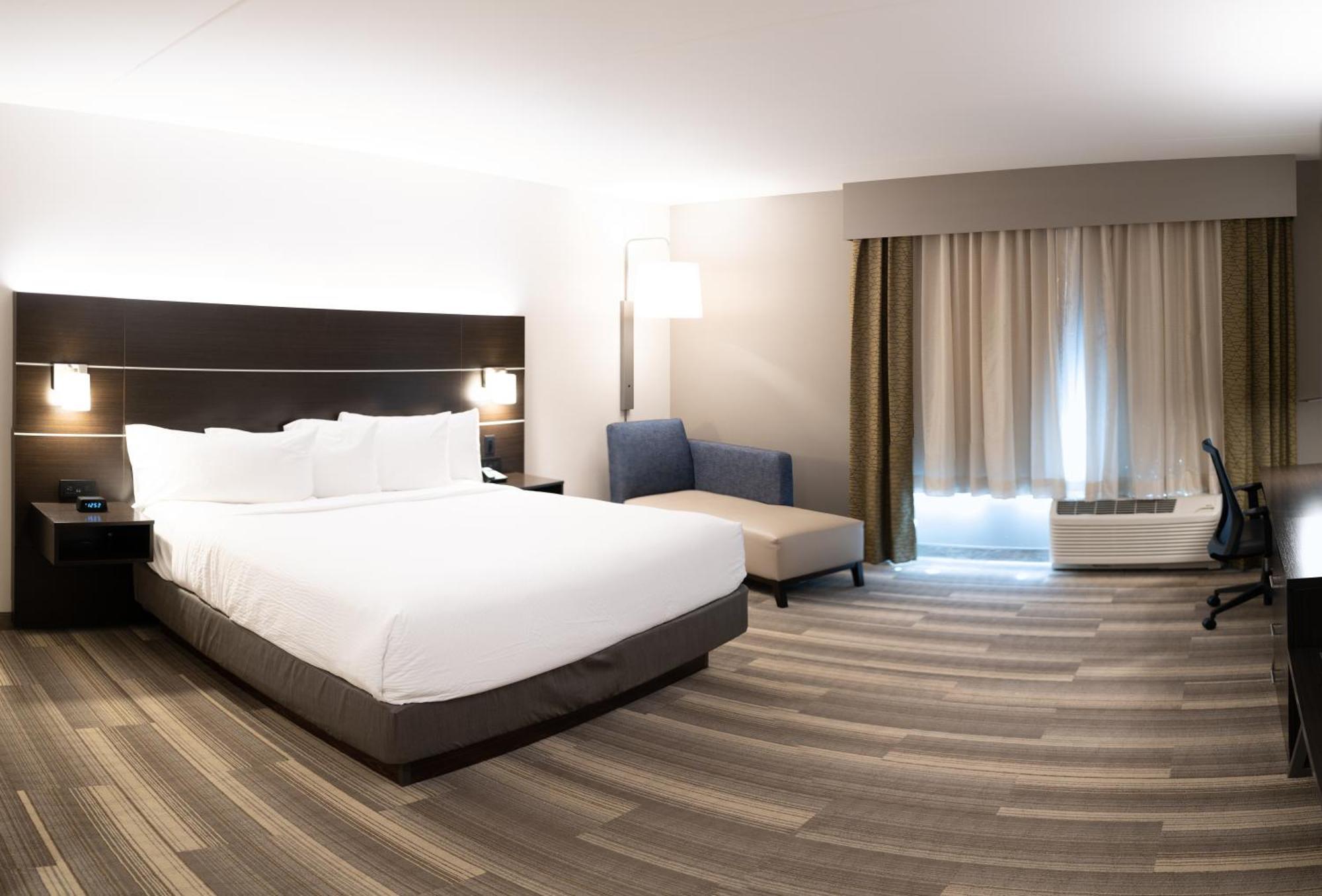 Standard King Room - Communications Accessible
